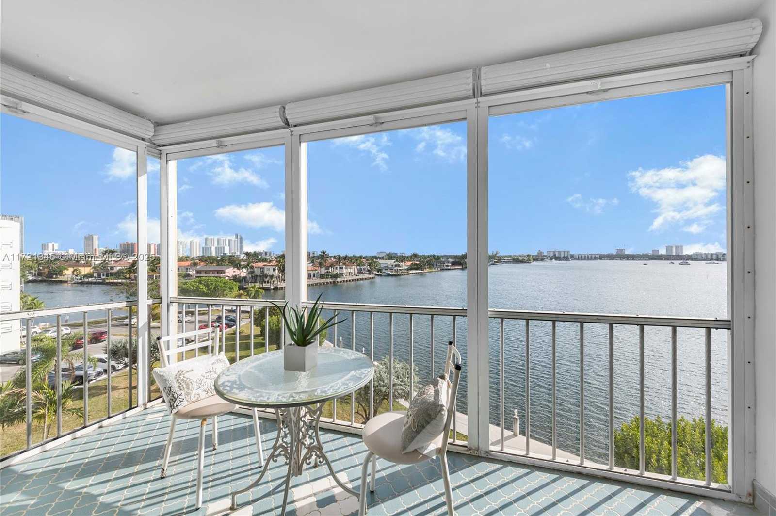 Small Image of 3020 Marcos Dr, Aventura, FL 33160, USA Number 15