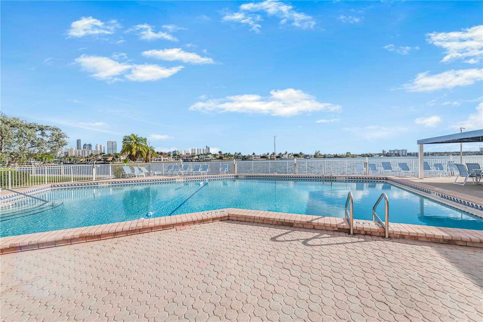 Small Image of 3020 Marcos Dr, Aventura, FL 33160, USA Number 17
