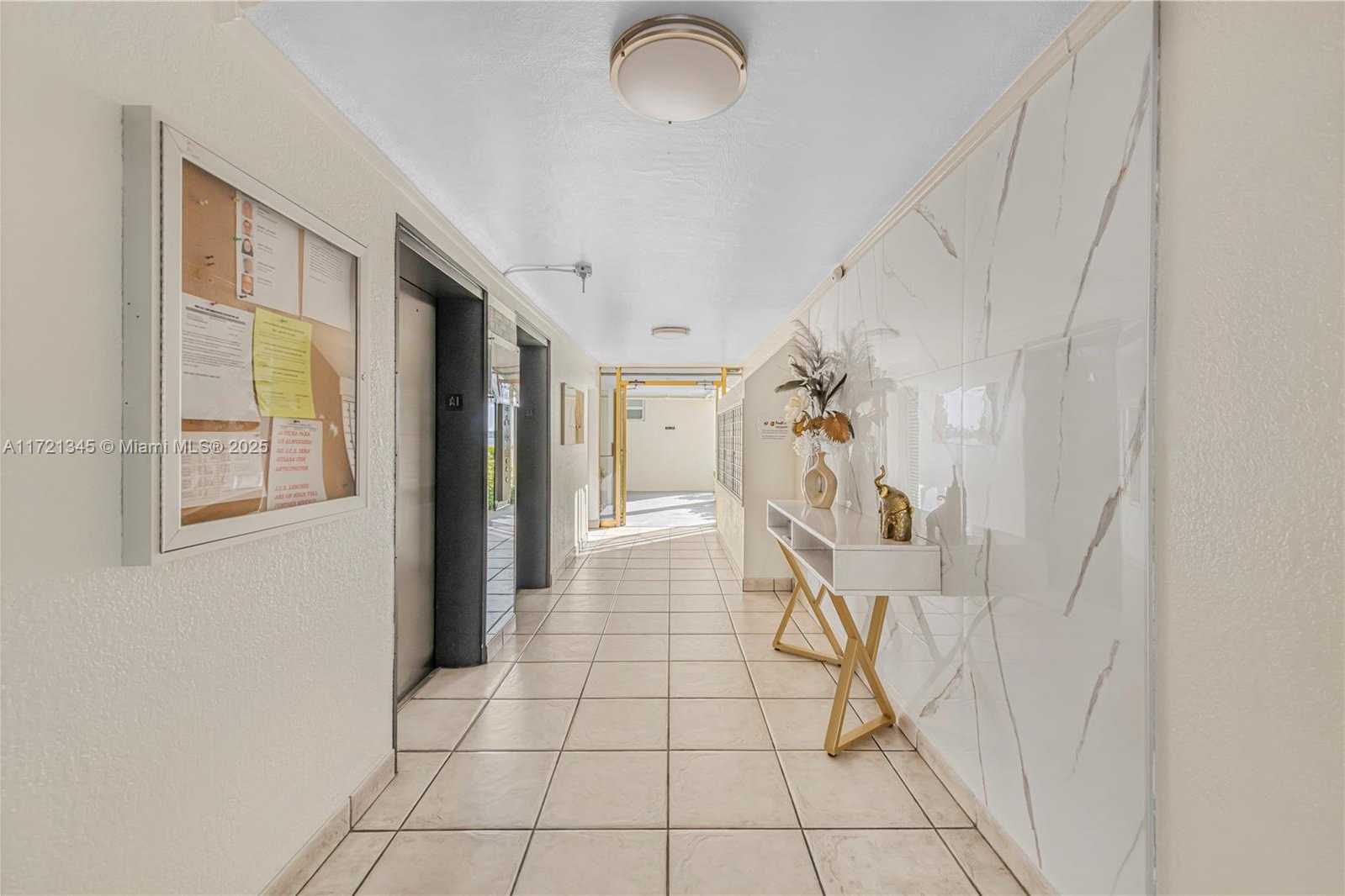 Small Image of 3020 Marcos Dr, Aventura, FL 33160, USA Number 20