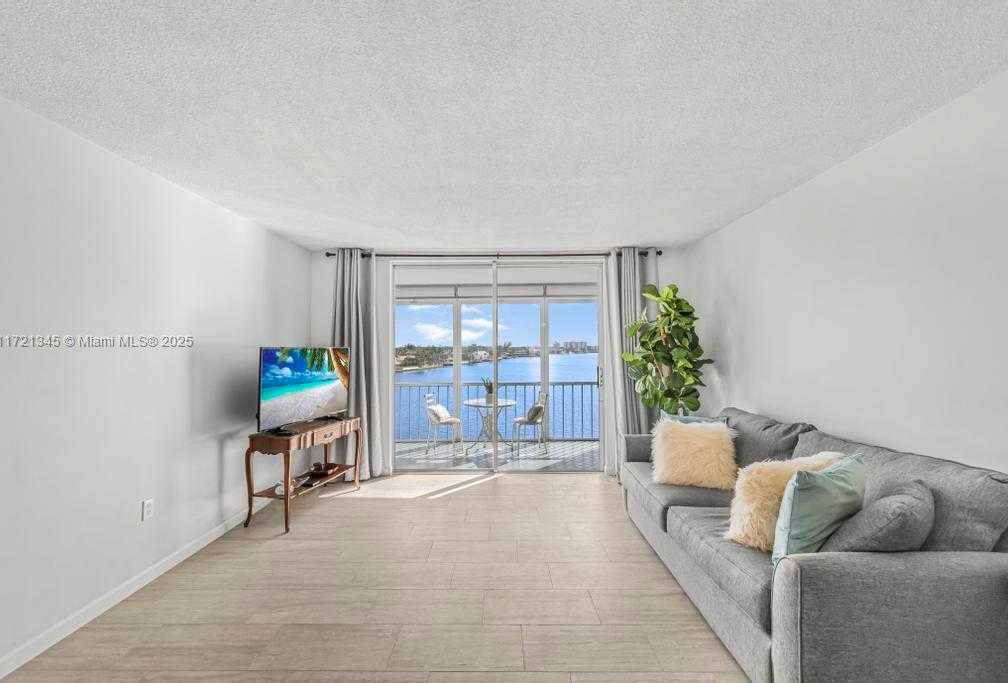 Small Image of 3020 Marcos Dr, Aventura, FL 33160, USA Number 6