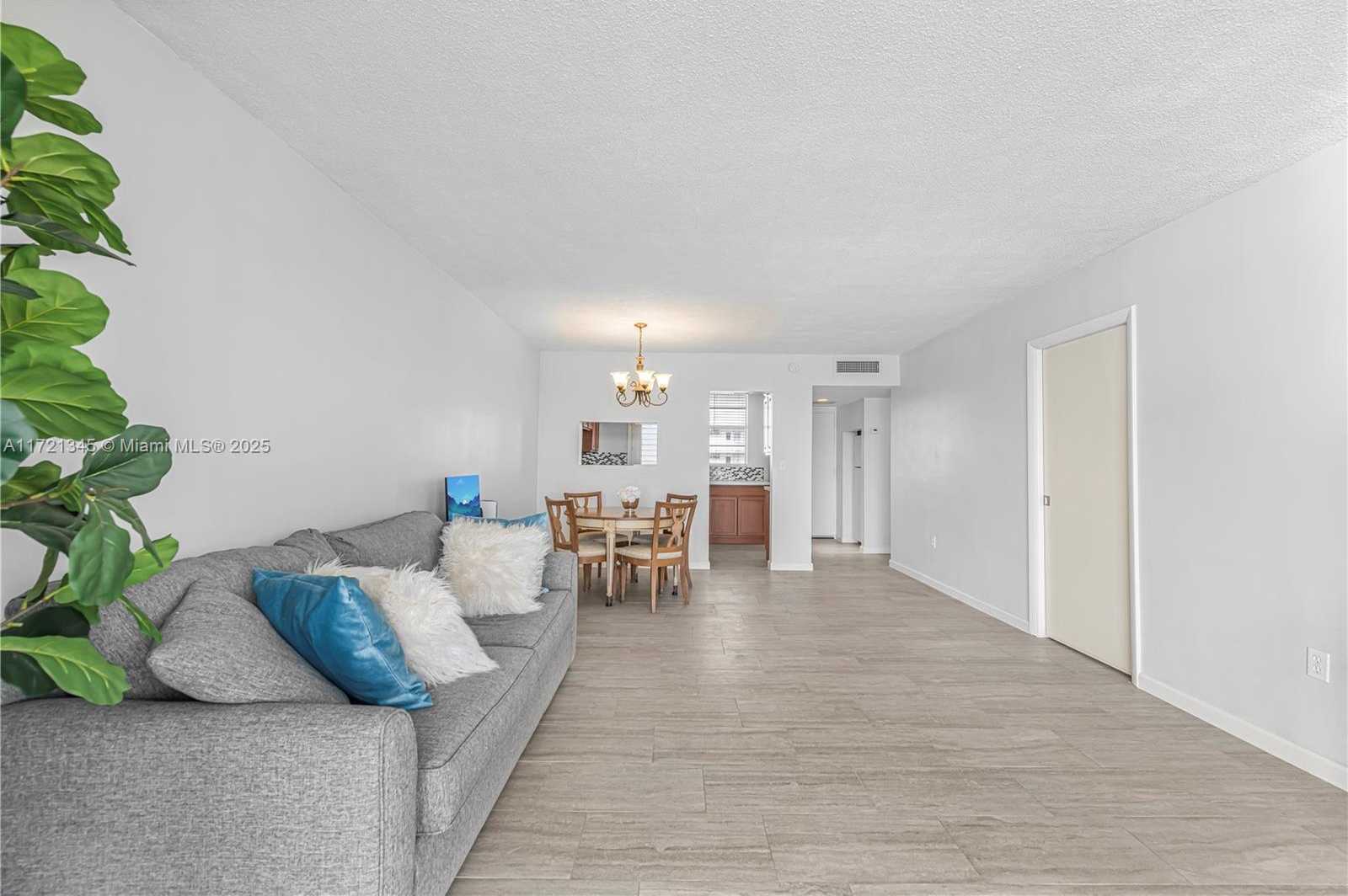 Small Image of 3020 Marcos Dr, Aventura, FL 33160, USA Number 7