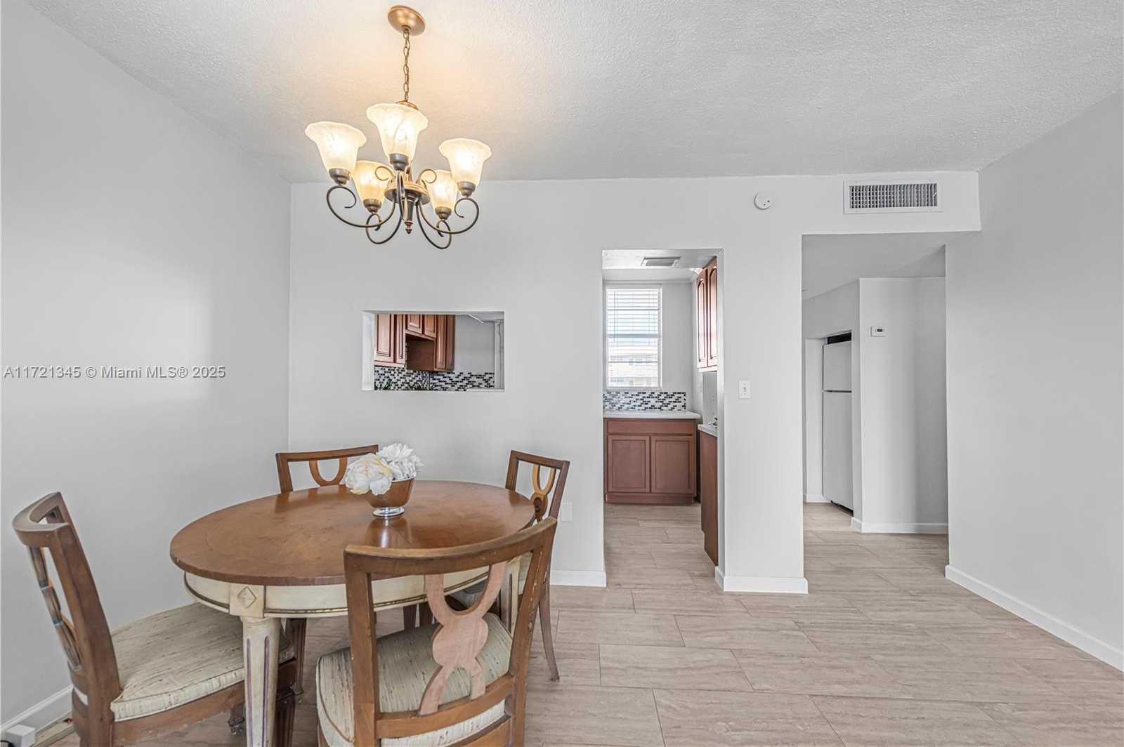 Small Image of 3020 Marcos Dr, Aventura, FL 33160, USA Number 9