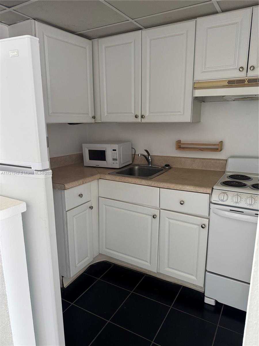 Small Image of 7904 WEST DR #204, North Bay Village Number 3
