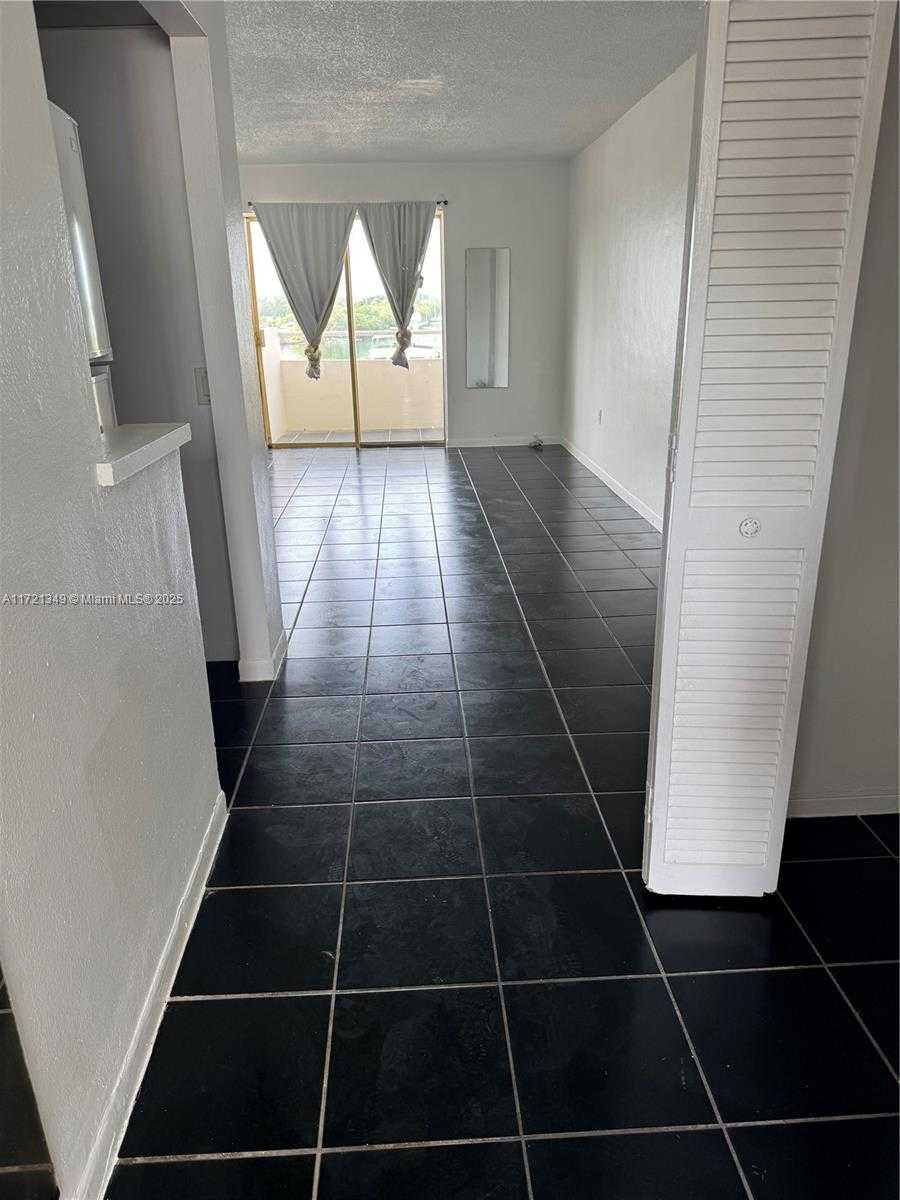 Small Image of 7904 WEST DR #204, North Bay Village Number 4