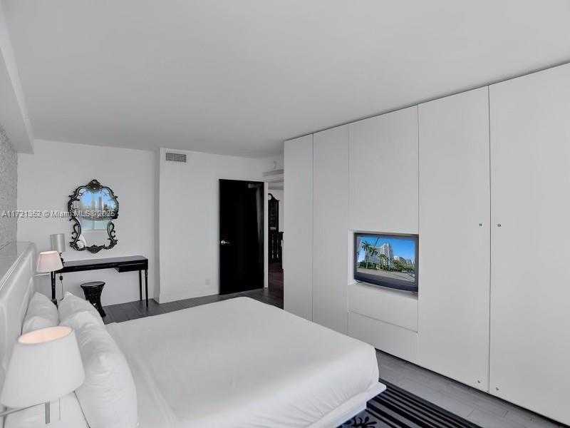 Small Image of 1100 WEST AVE #1024, Miami Beach Number 6