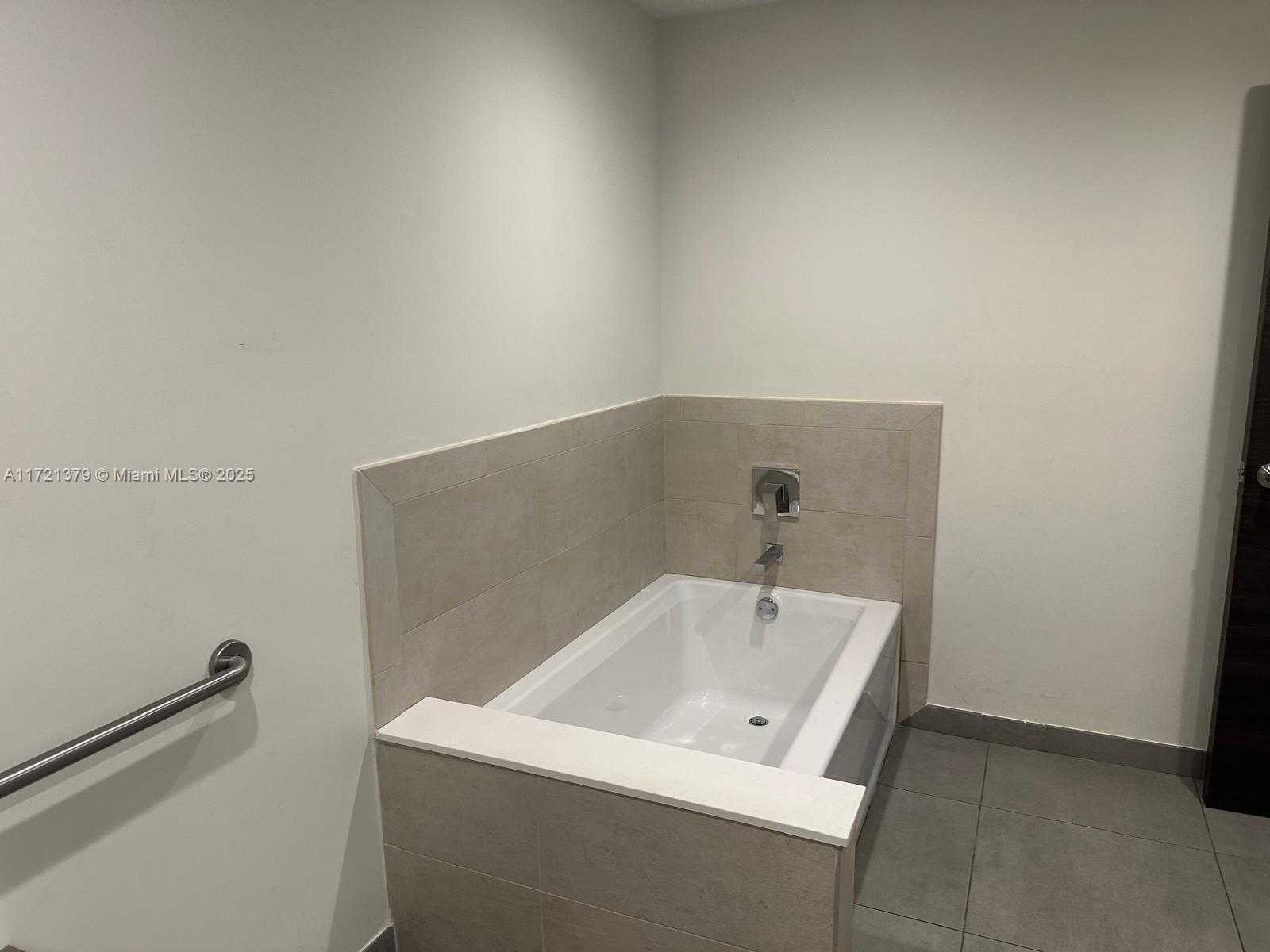 Small Image of 777 NORTH OCEAN DR #N222, Hollywood Number 24