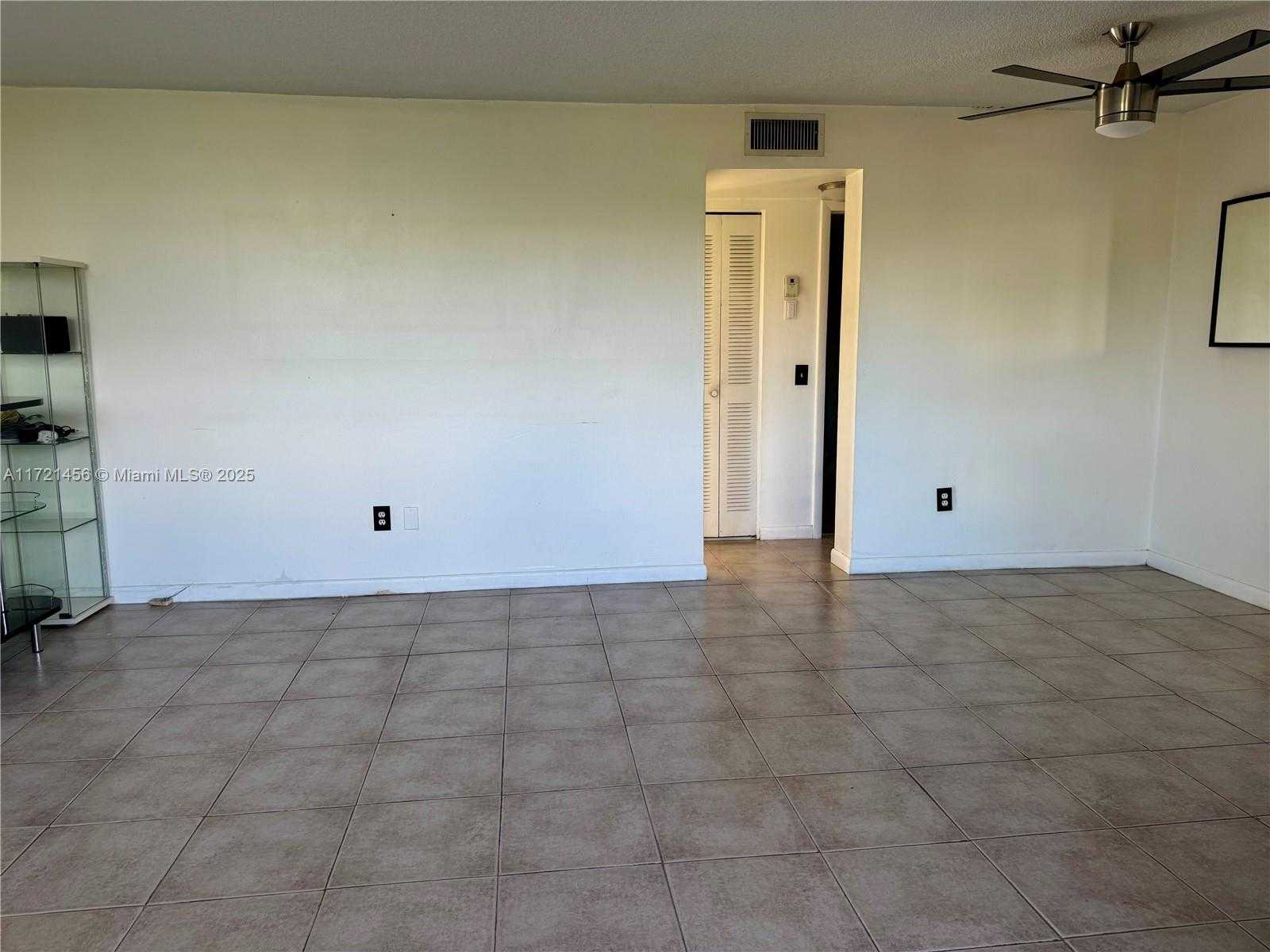 Small Image of 1801 SOUTH TREASURE DR #411, North Bay Village Number 12