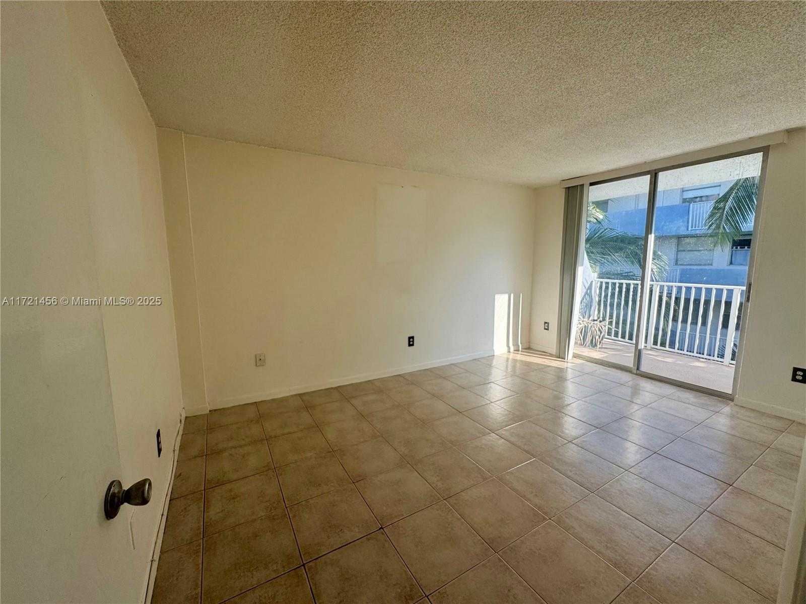 Small Image of 1801 SOUTH TREASURE DR #411, North Bay Village Number 16