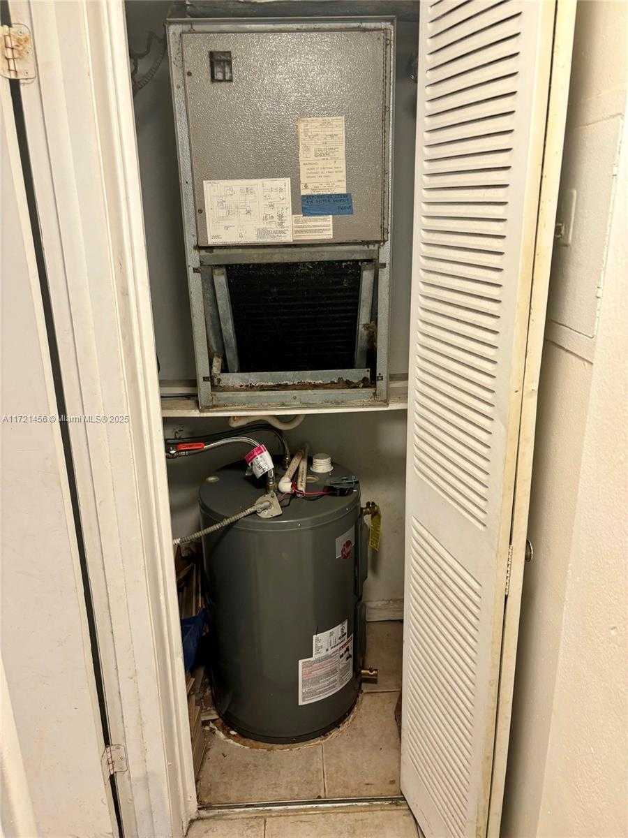 Small Image of 1801 SOUTH TREASURE DR #411, North Bay Village Number 23