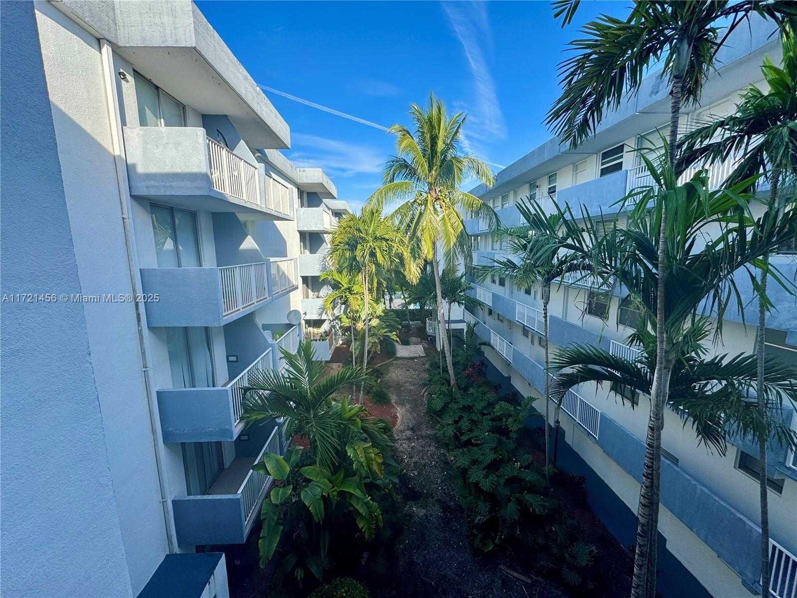 Small Image of 1801 SOUTH TREASURE DR #411, North Bay Village Number 24
