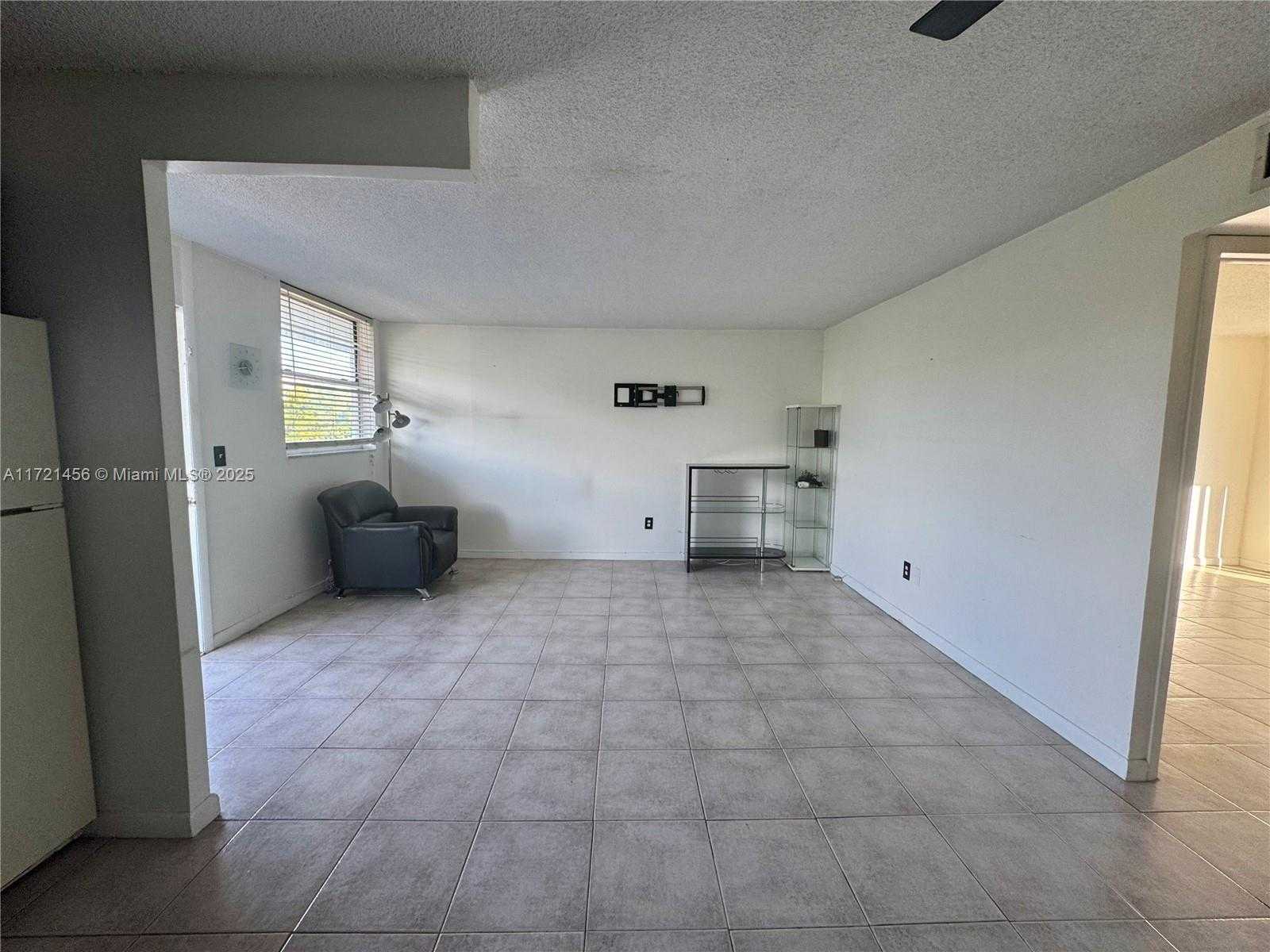 Small Image of 1801 SOUTH TREASURE DR #411, North Bay Village Number 7