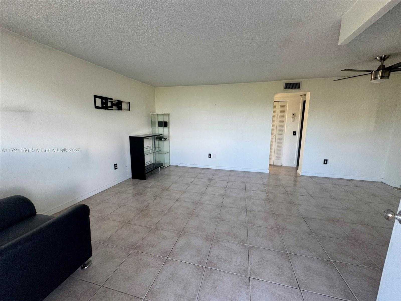 Small Image of 1801 SOUTH TREASURE DR #411, North Bay Village Number 9