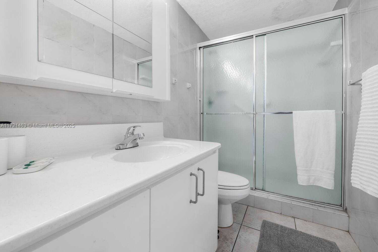 Small Image of 5601 COLLINS AVE #825, Miami Beach Number 18
