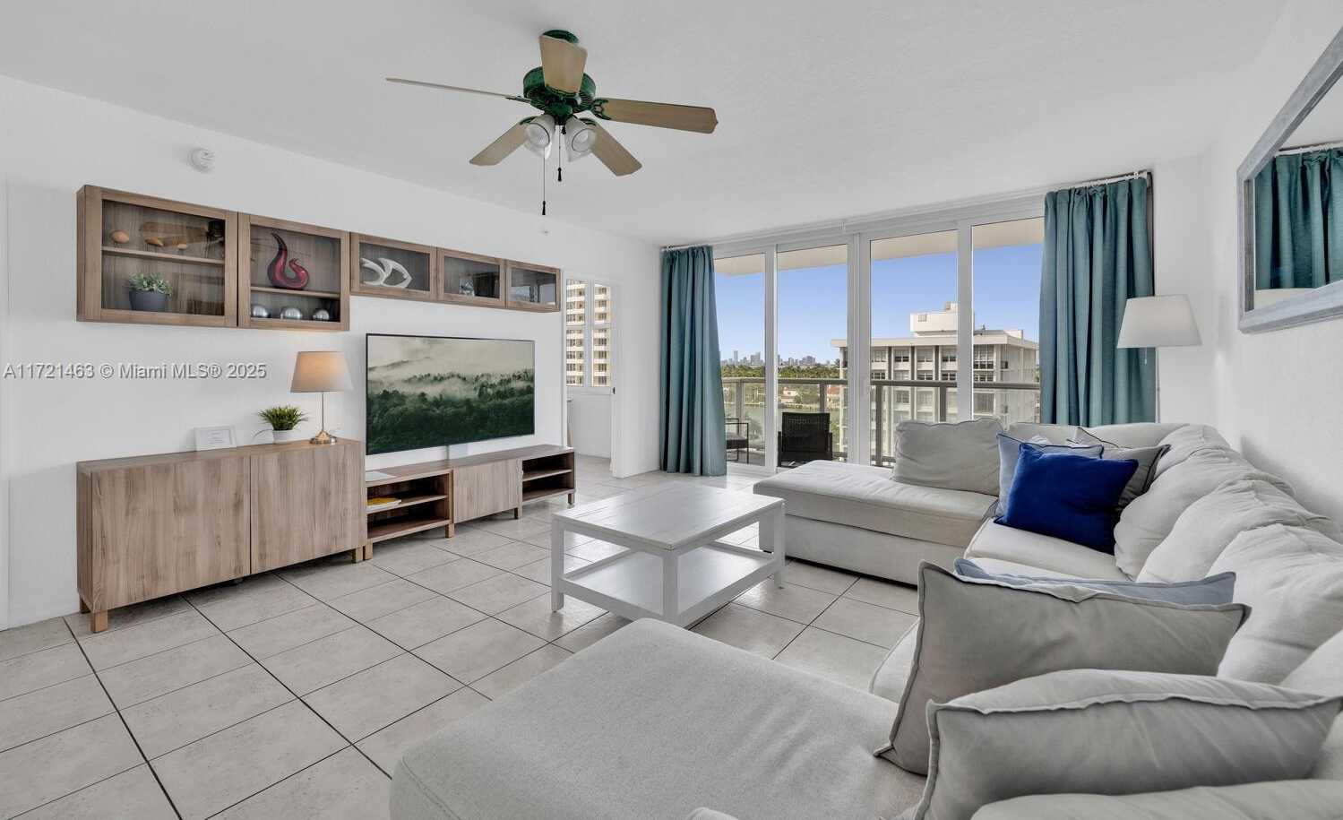 Small Image of 5601 COLLINS AVE #825, Miami Beach Number 2