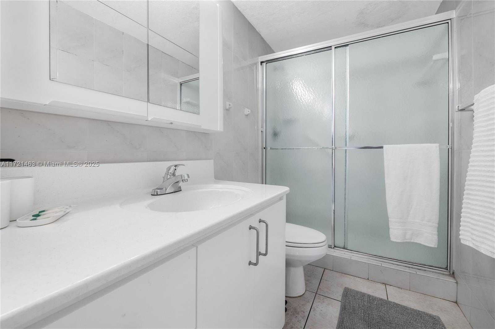 Small Image of 5601 COLLINS AVE #825, Miami Beach Number 25