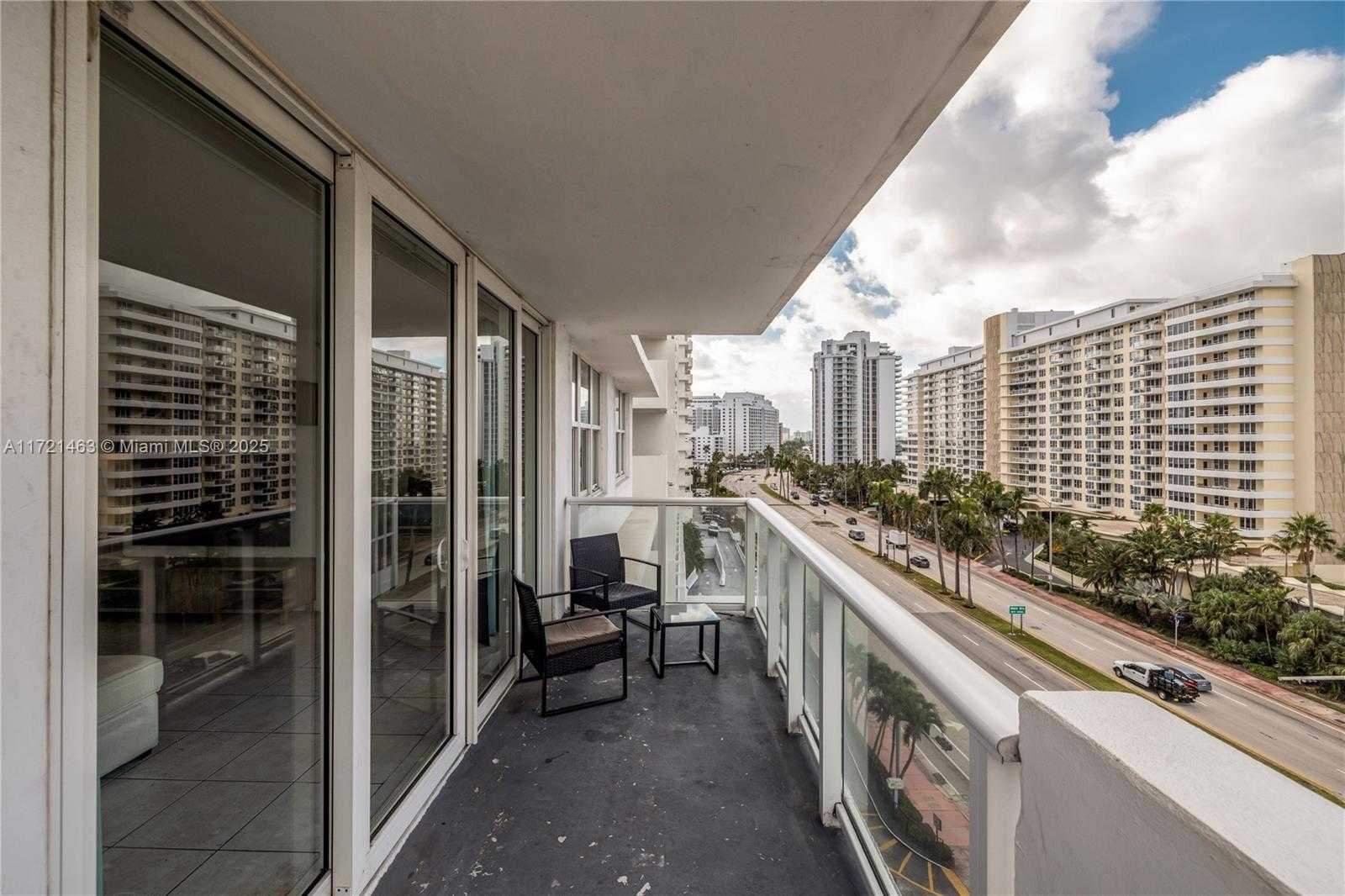 Small Image of 5601 COLLINS AVE #825, Miami Beach Number 28