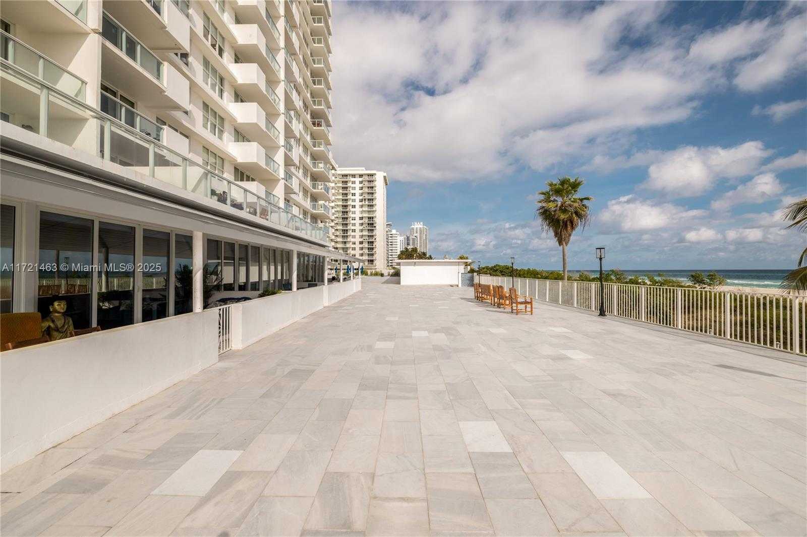 Small Image of 5601 COLLINS AVE #825, Miami Beach Number 31