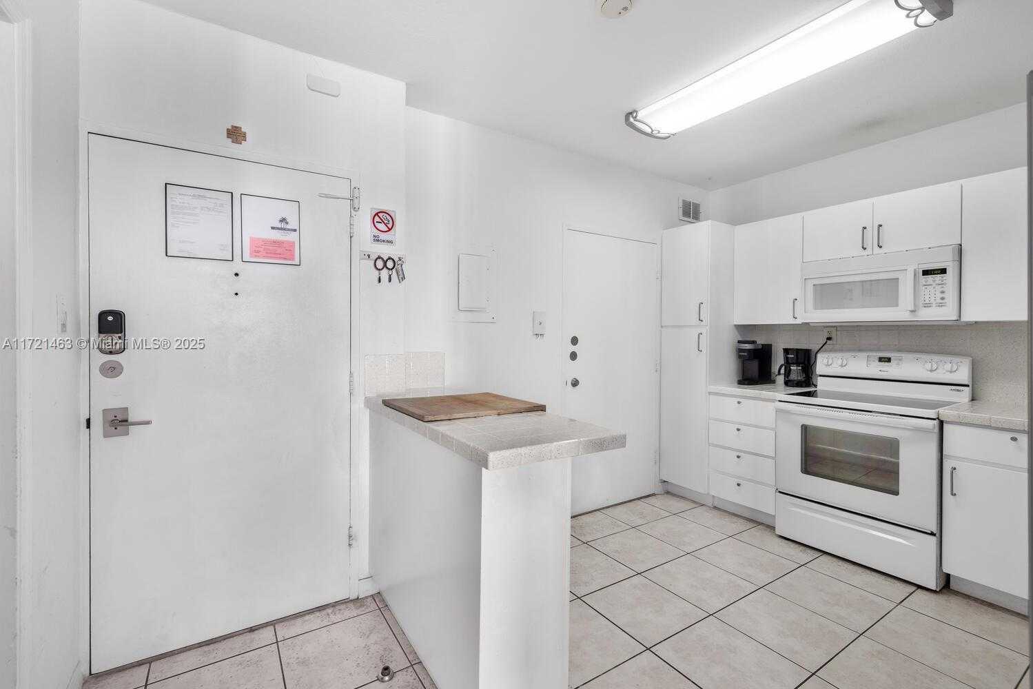 Small Image of 5601 COLLINS AVE #825, Miami Beach Number 7