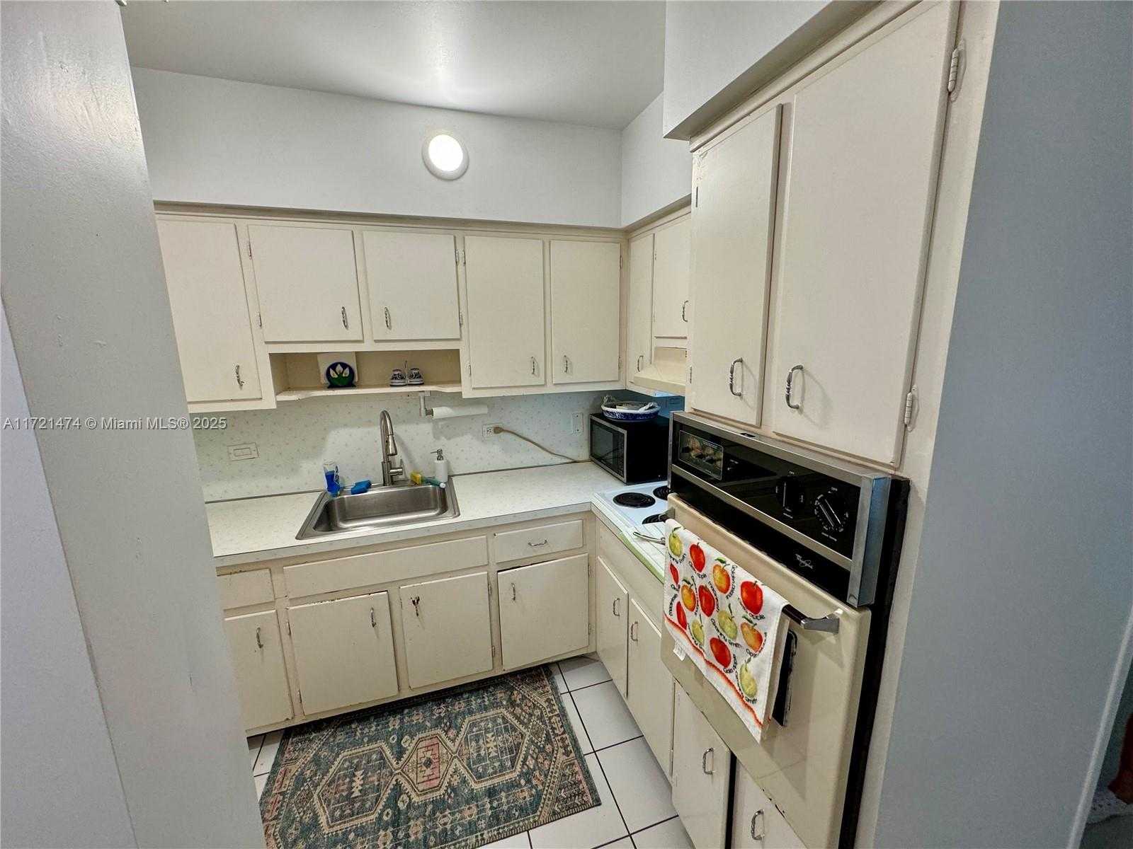 Small Image of 6580 SANTONA ST #A38, Coral Gables Number 2