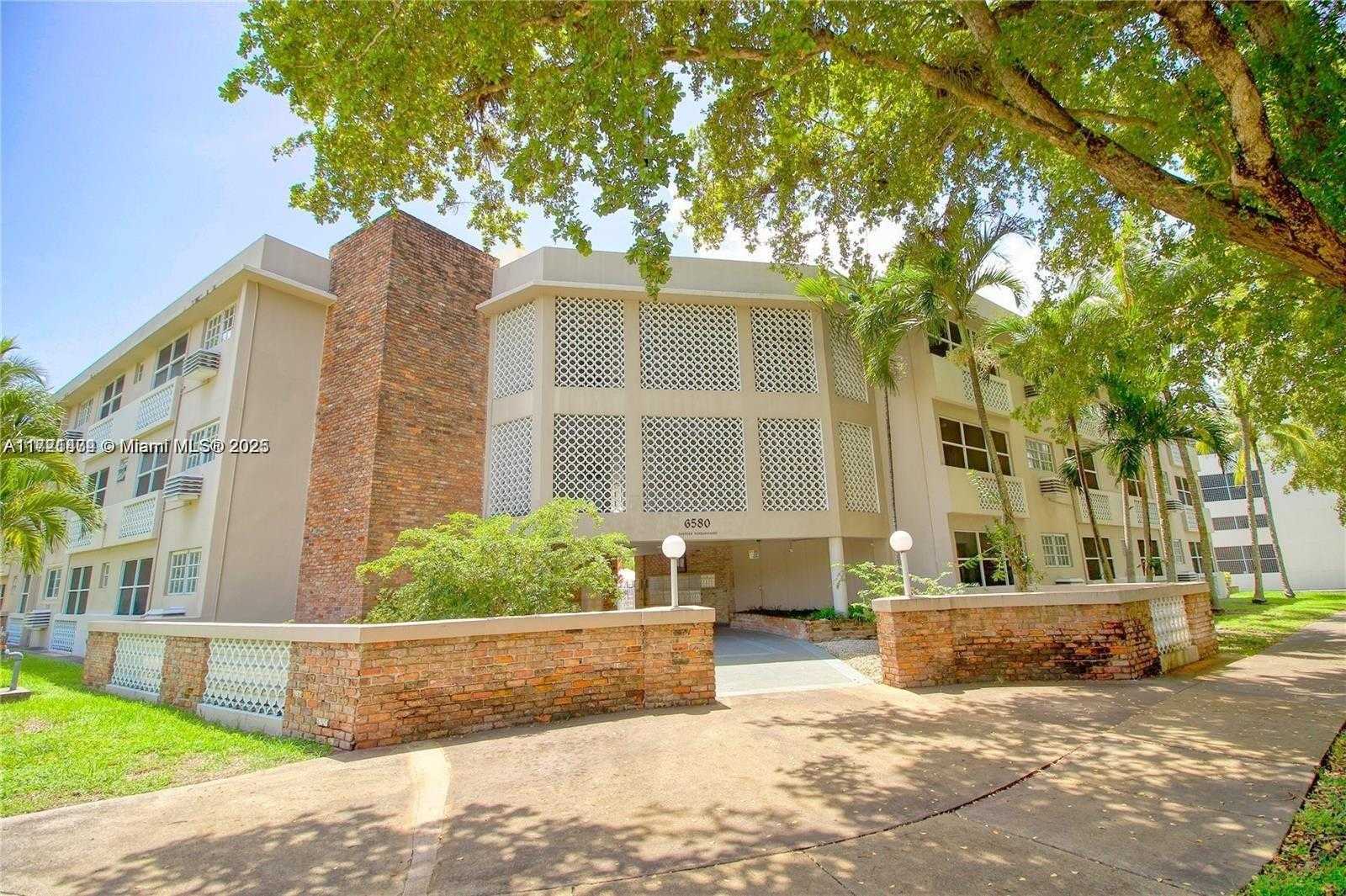 Small Image of 6580 SANTONA ST #A38, Coral Gables Number 21