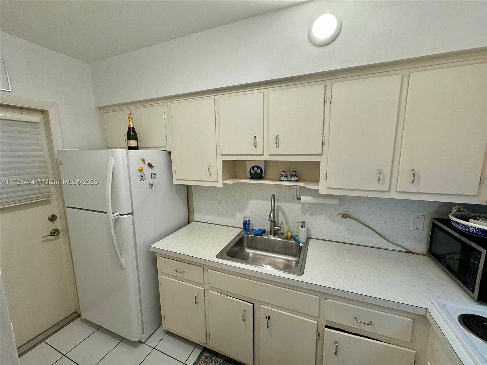 Small Image of 6580 SANTONA ST #A38, Coral Gables Number 3