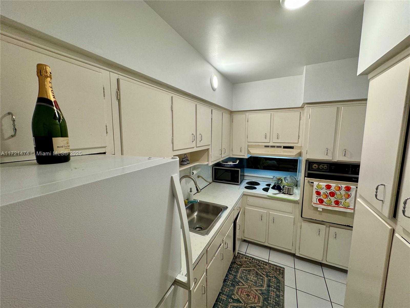Small Image of 6580 SANTONA ST #A38, Coral Gables Number 5
