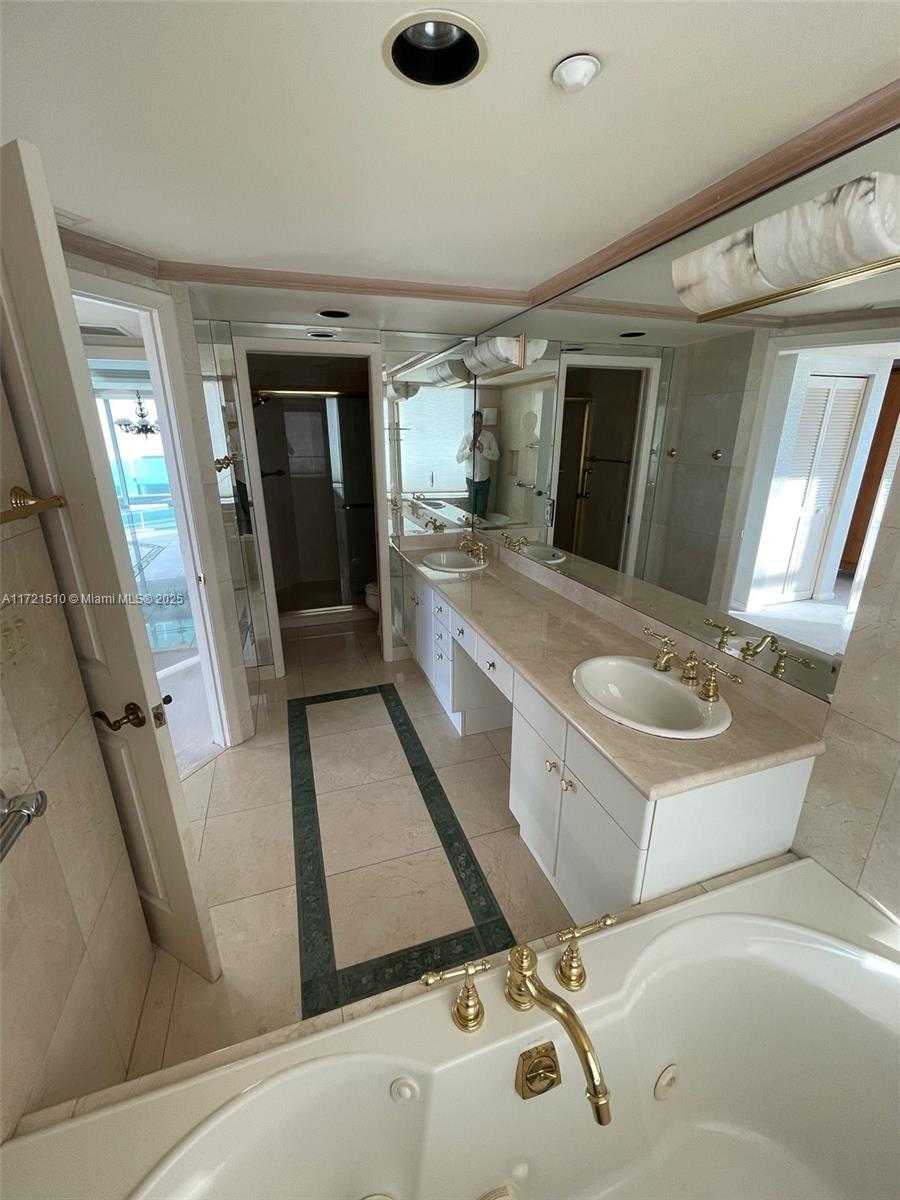 Small Image of 5025 COLLINS AVENUE #601, Miami Beach Number 15