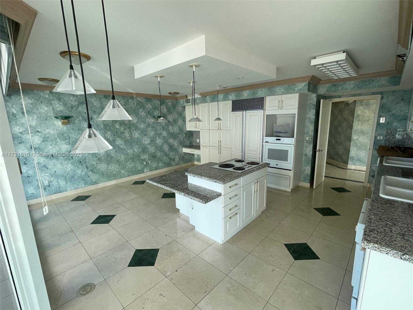 Small Image of 5025 COLLINS AVENUE #601, Miami Beach Number 6