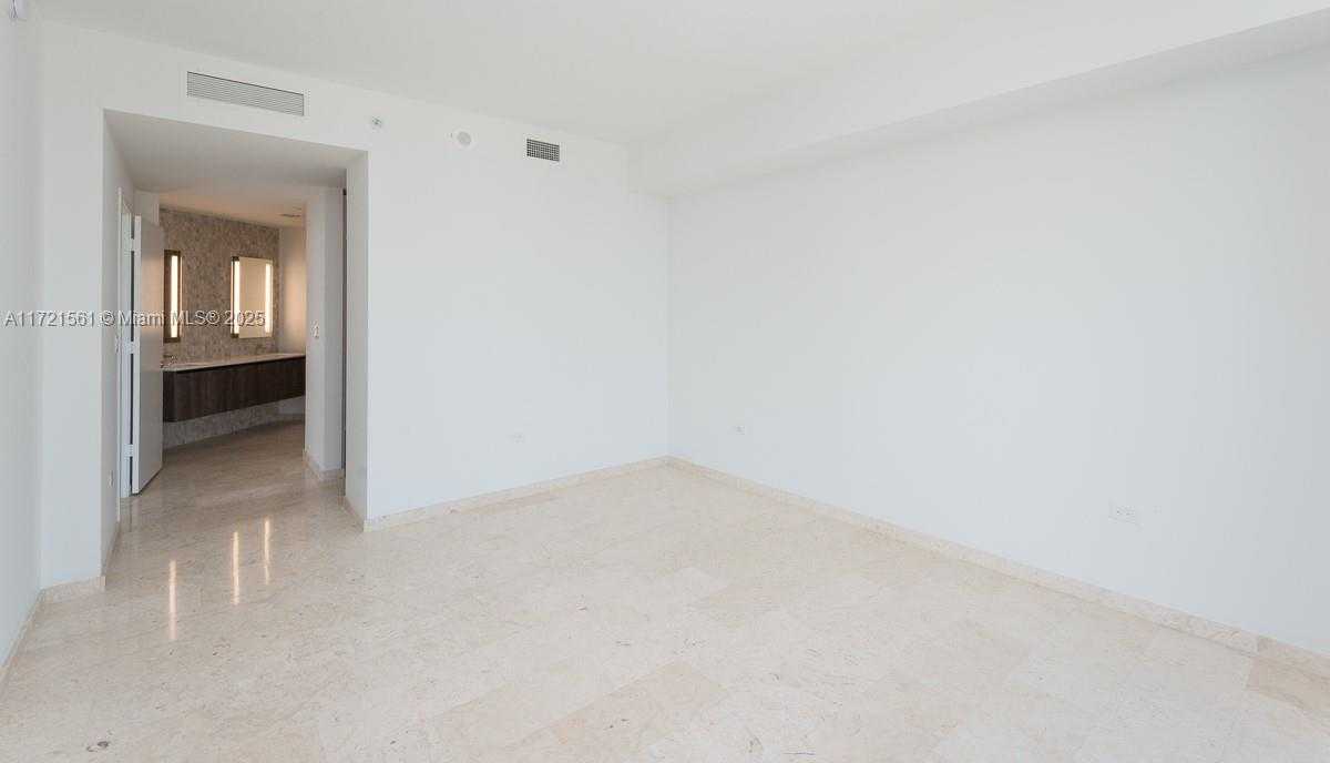 Small Image of 68 SE 6th St, Miami, FL 33131, USA Number 11