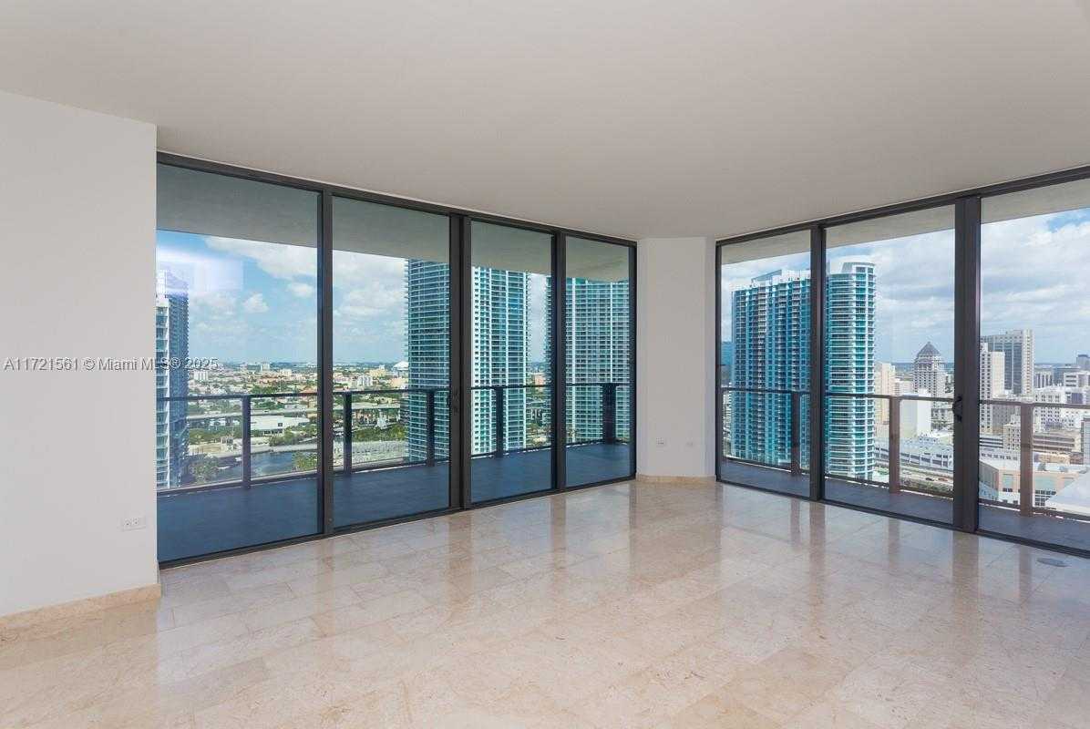 Small Image of 68 SE 6th St, Miami, FL 33131, USA Number 5