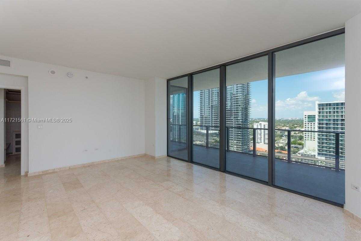 Small Image of 68 SE 6th St, Miami, FL 33131, USA Number 6