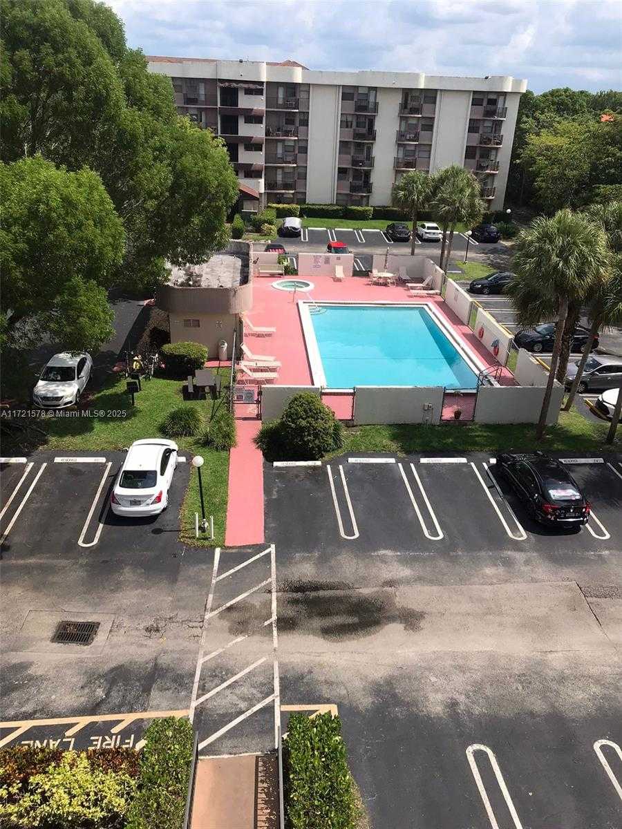 Small Image of 2701 RIVERSIDE DR #515-B, Coral Springs Number 3