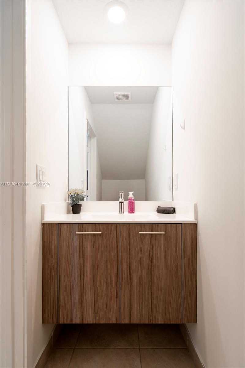 Small Image of 4552 NORTH WEST 83RD PATH, Doral Number 11