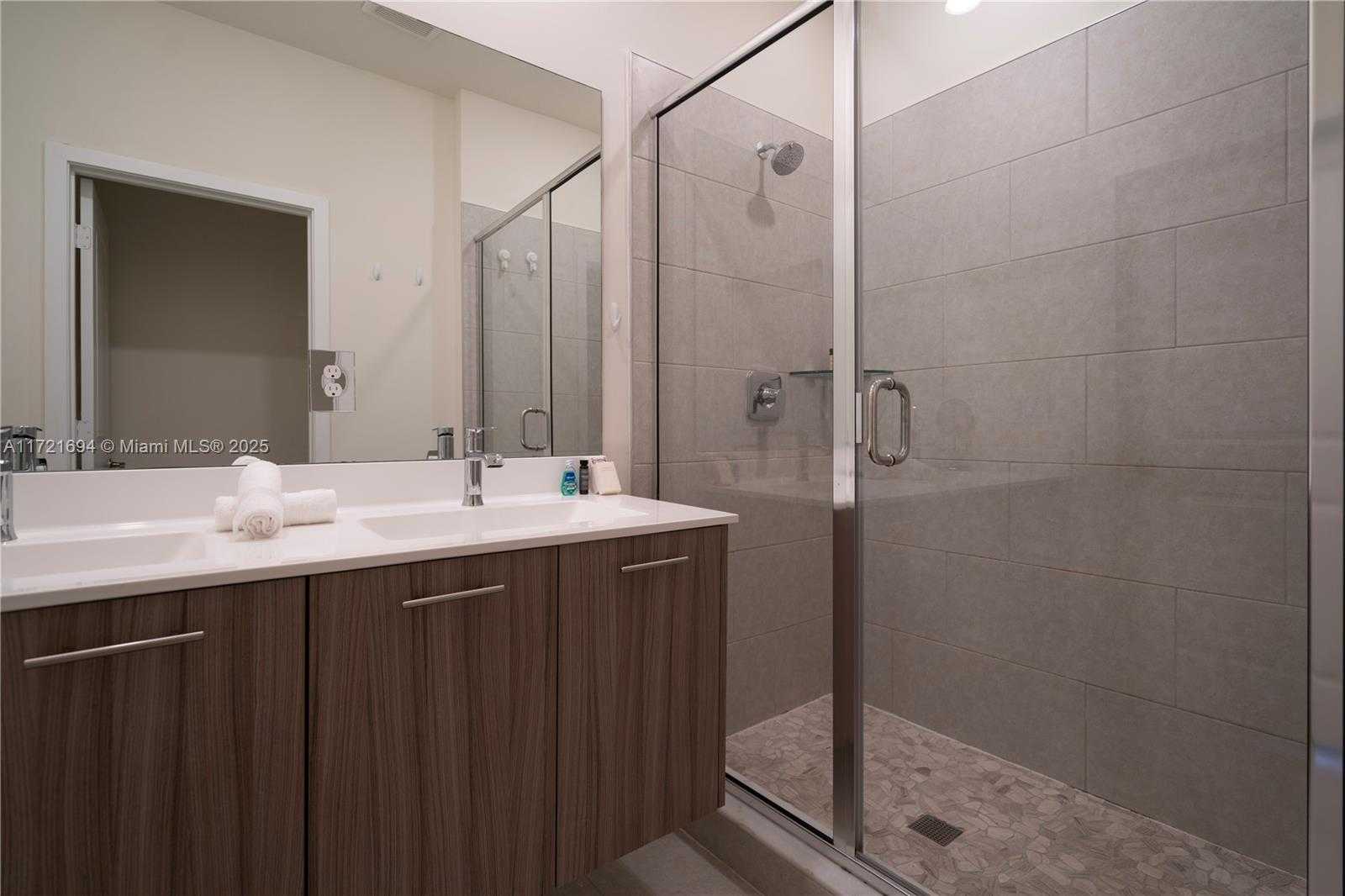 Small Image of 4552 NORTH WEST 83RD PATH, Doral Number 12