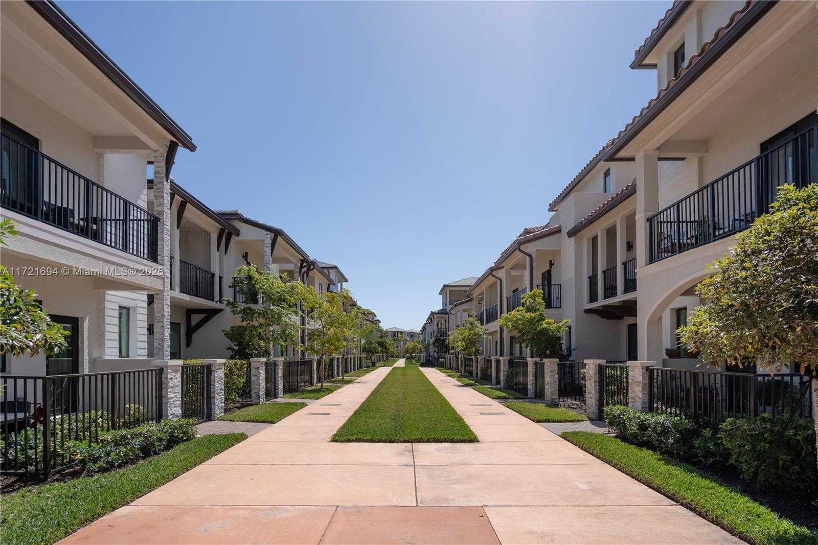 Small Image of 4552 NORTH WEST 83RD PATH, Doral Number 2