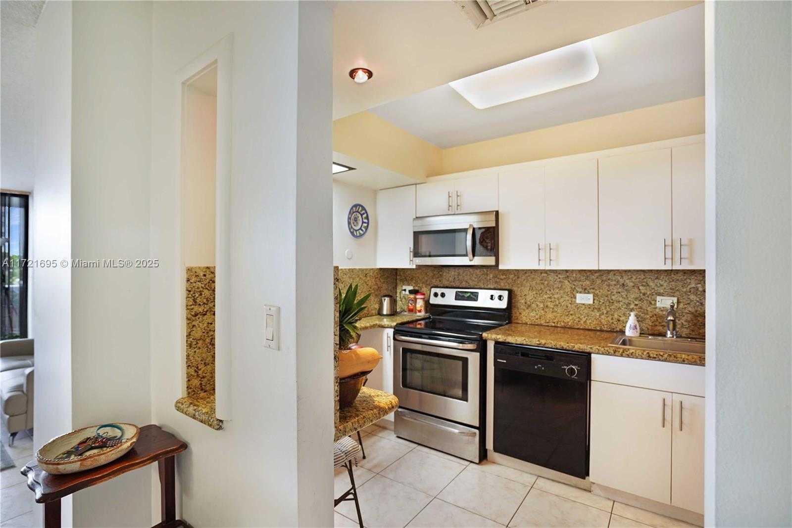 Small Image of 20505 EAST COUNTRY CLUB DR #437, Aventura Number 7