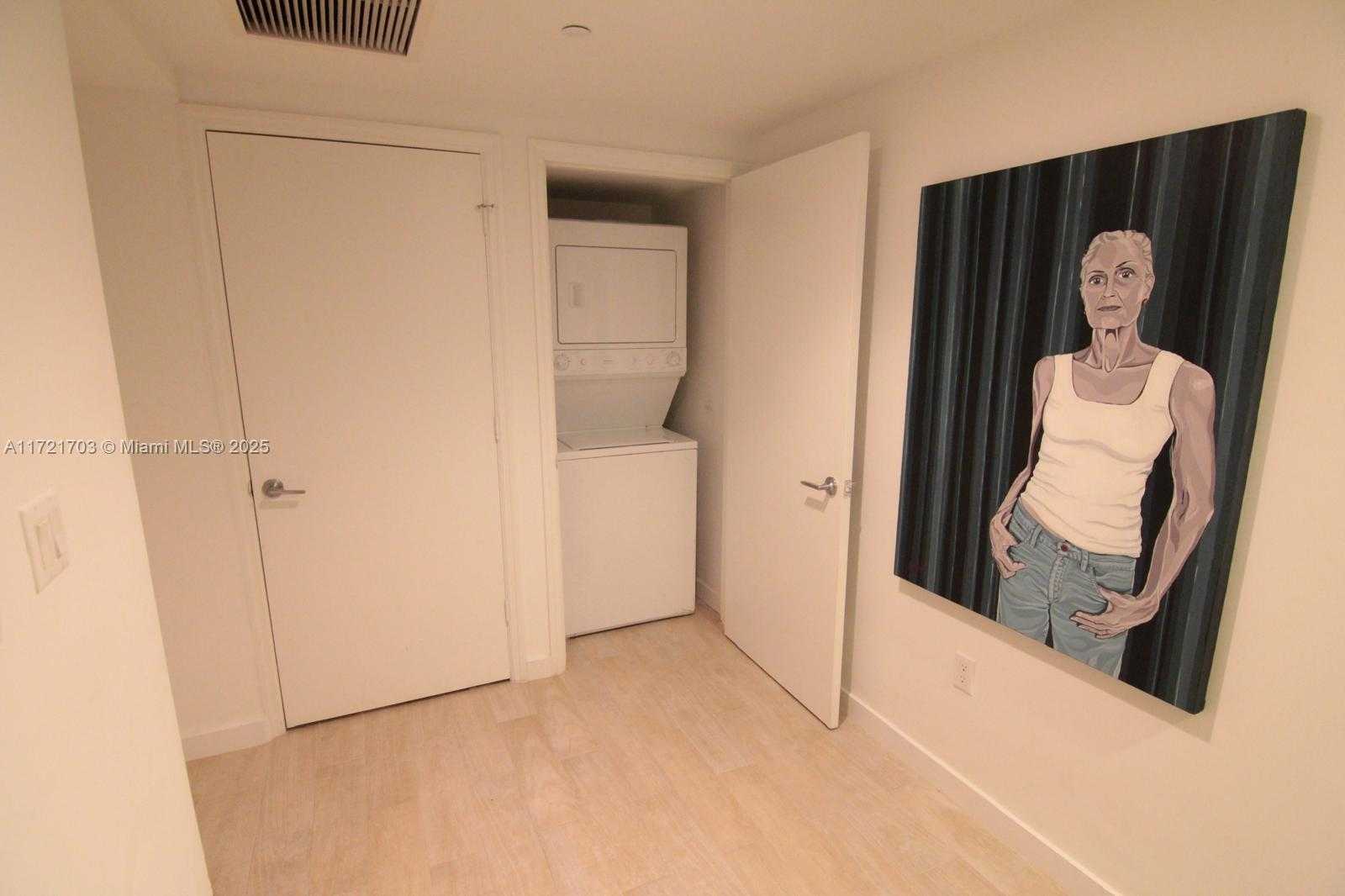 Small Image of 55 SOUTH EAST 6TH ST #3201, Miami Number 6