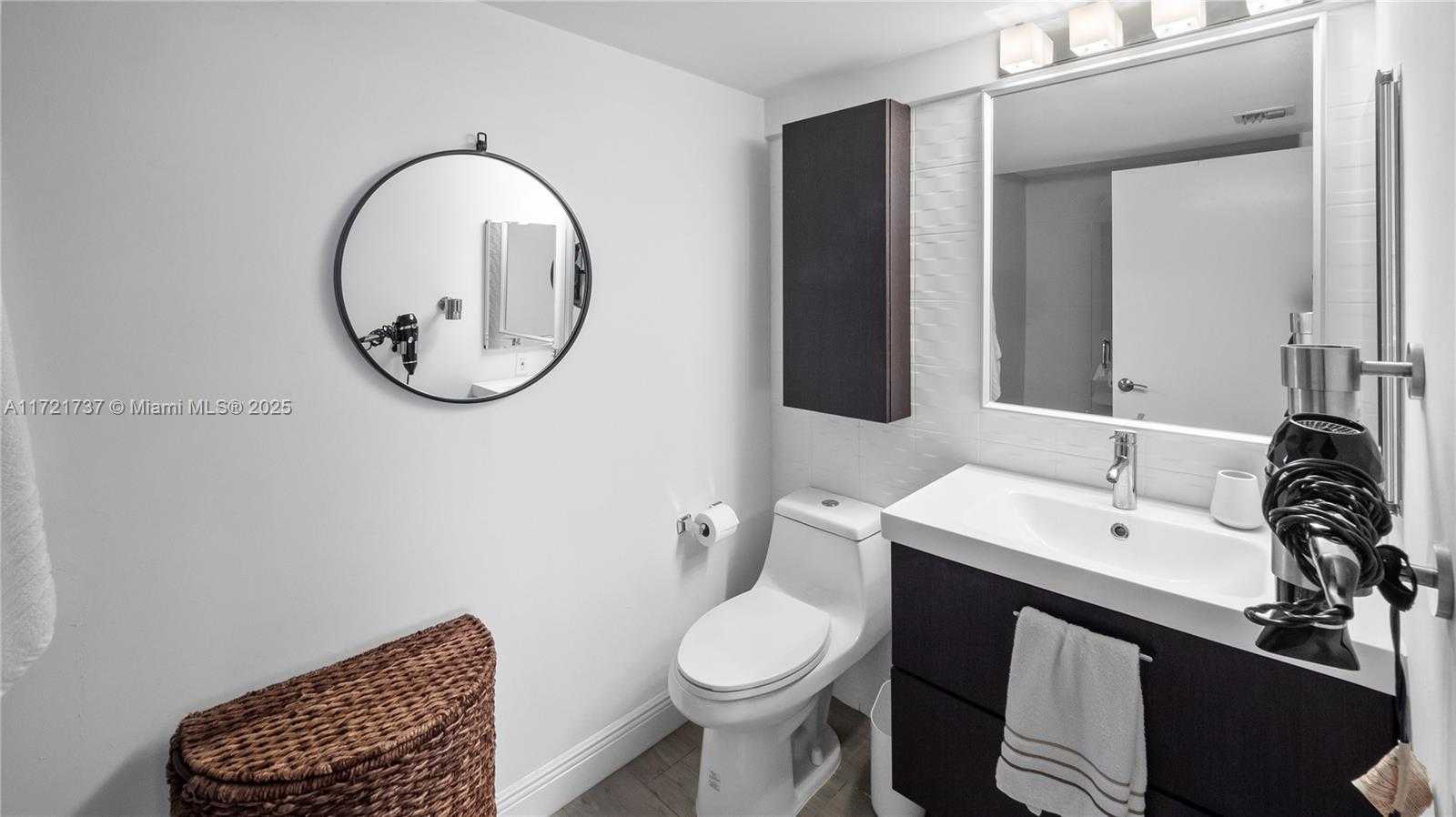 Small Image of 701 BRICKELL KEY BLVD #607, Miami Number 13