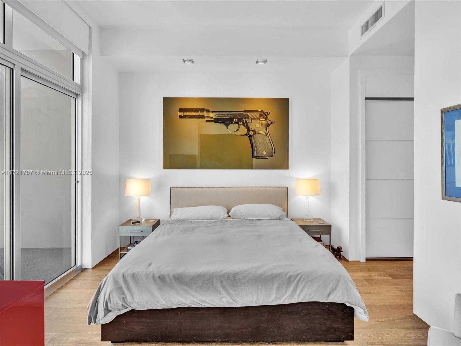 Small Image of 2001 MERIDIAN AVE #404, Miami Beach Number 11