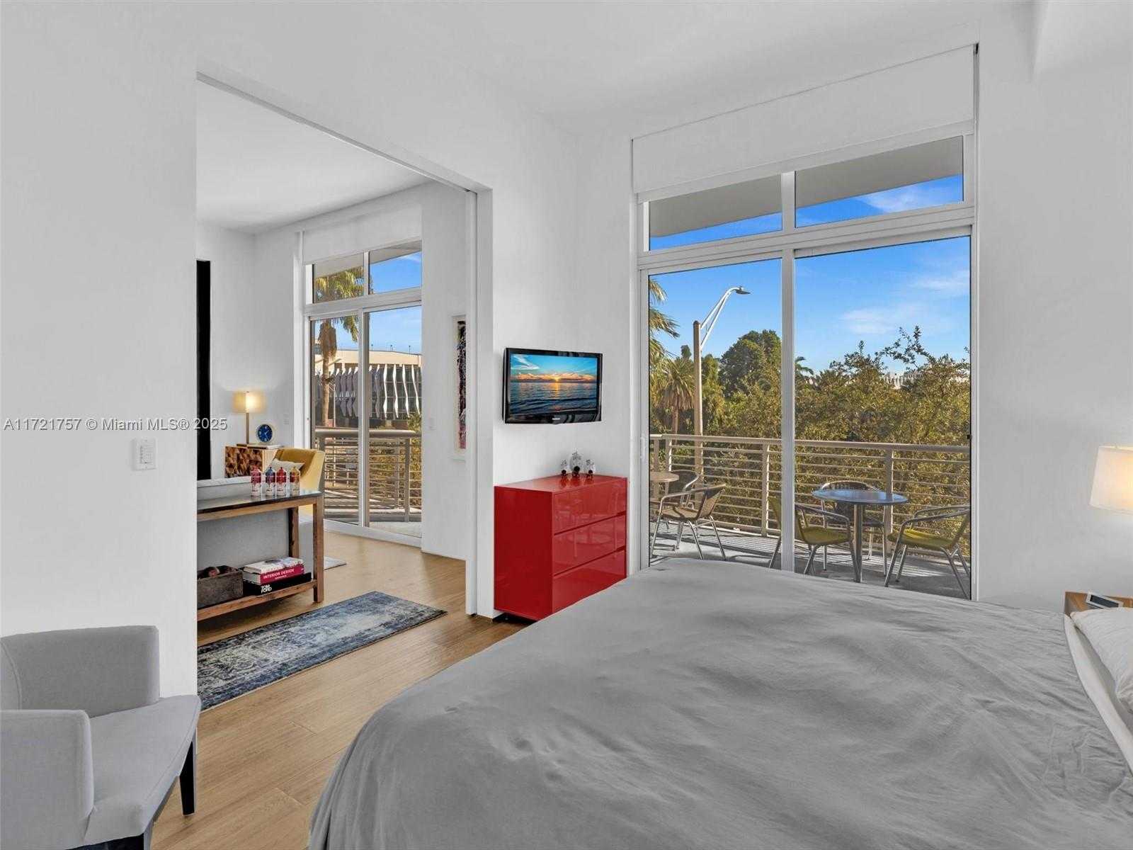 Small Image of 2001 MERIDIAN AVE #404, Miami Beach Number 13