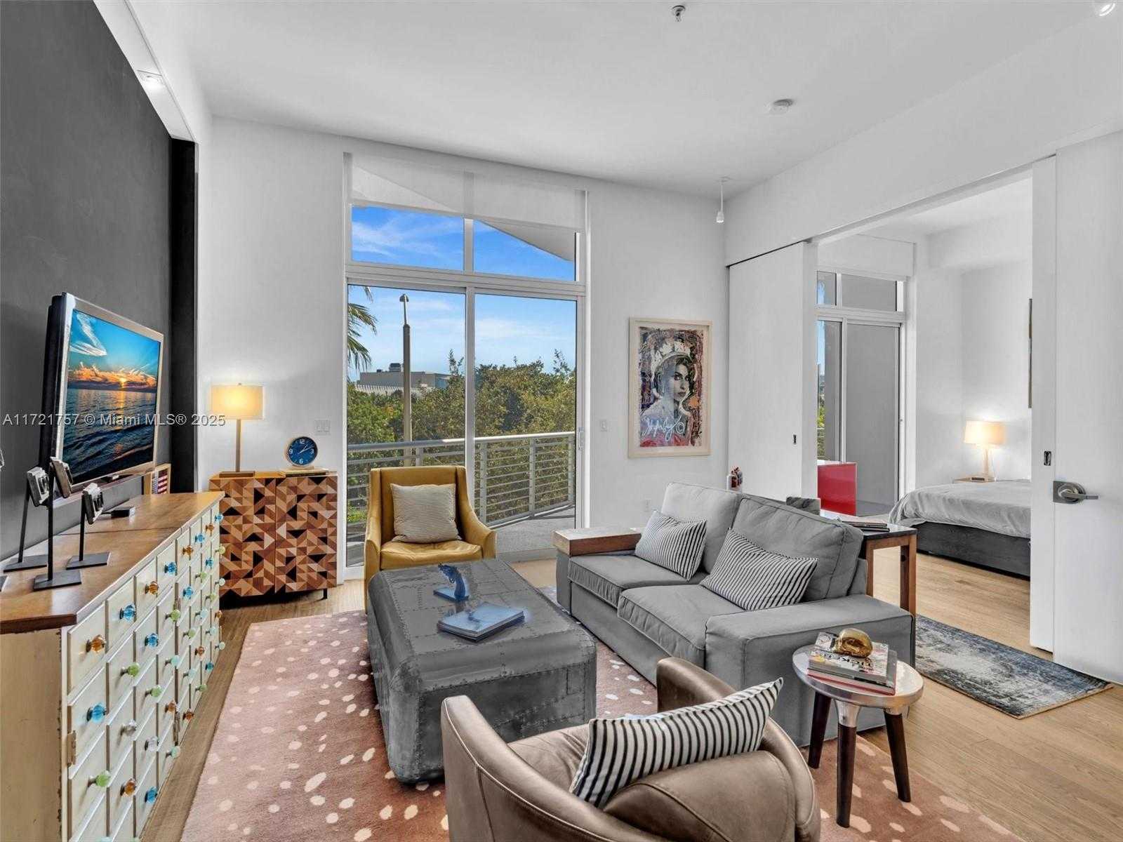 Small Image of 2001 MERIDIAN AVE #404, Miami Beach Number 2