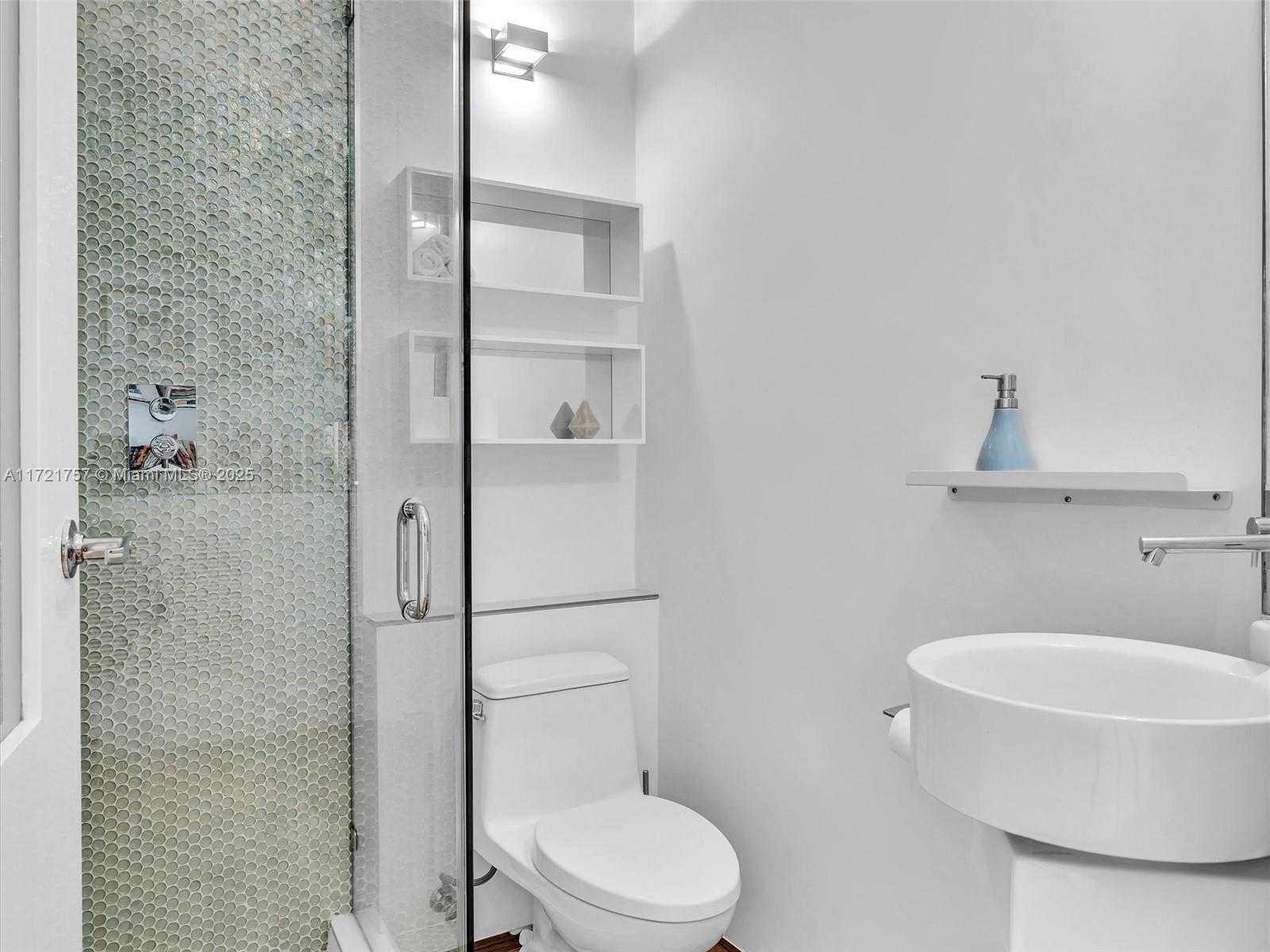 Small Image of 2001 MERIDIAN AVE #404, Miami Beach Number 21