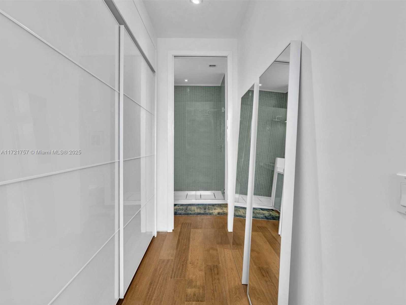 Small Image of 2001 MERIDIAN AVE #404, Miami Beach Number 22