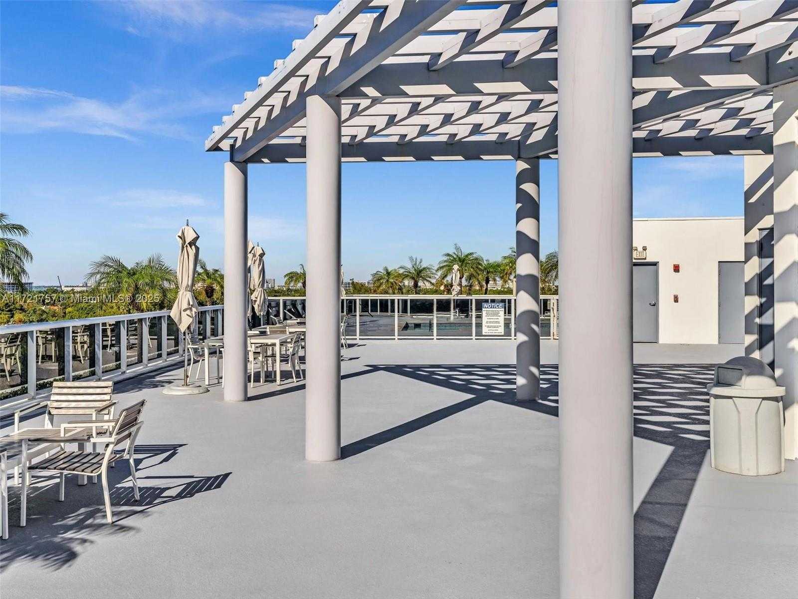 Small Image of 2001 MERIDIAN AVE #404, Miami Beach Number 23