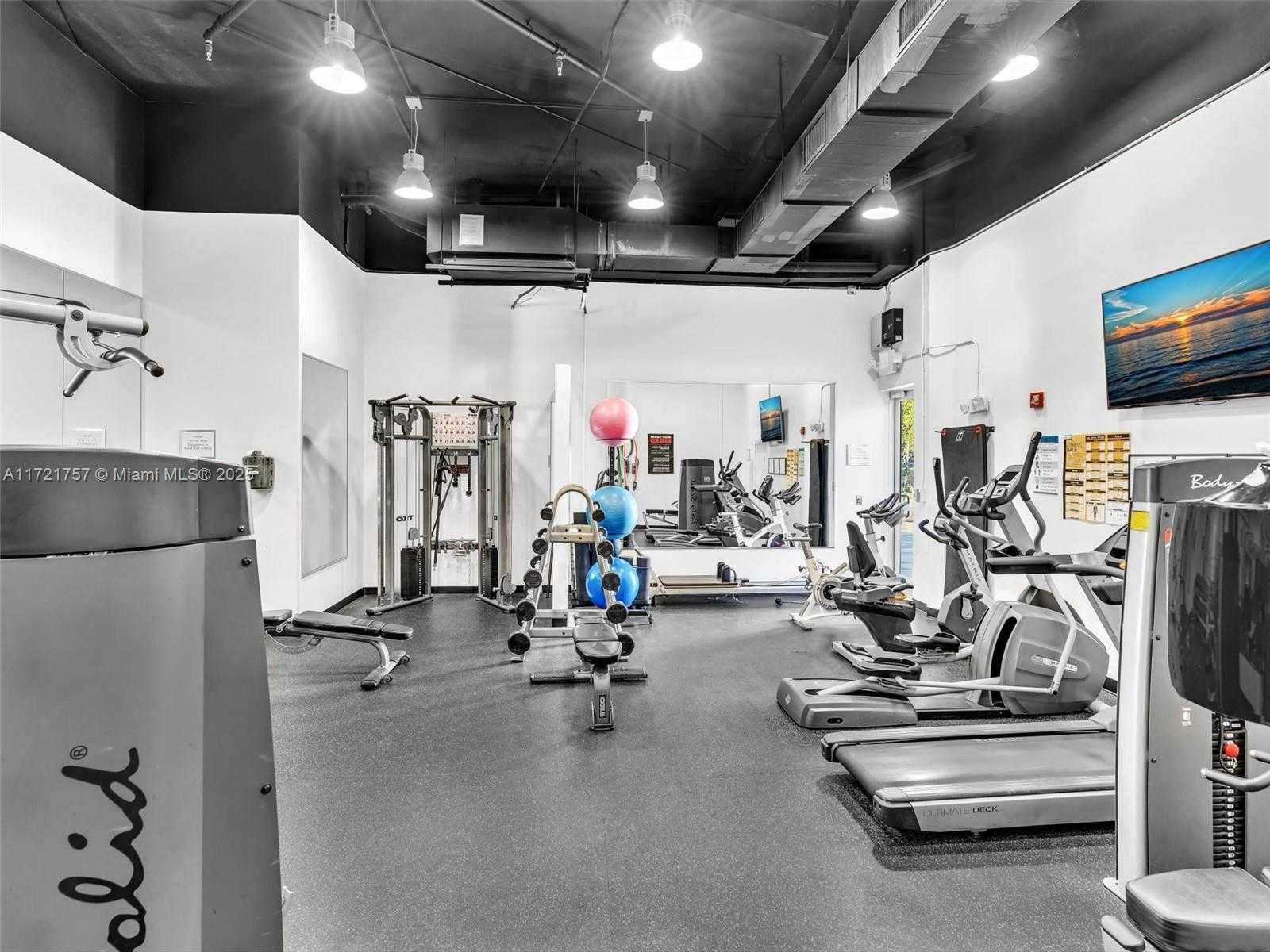 Small Image of 2001 MERIDIAN AVE #404, Miami Beach Number 29