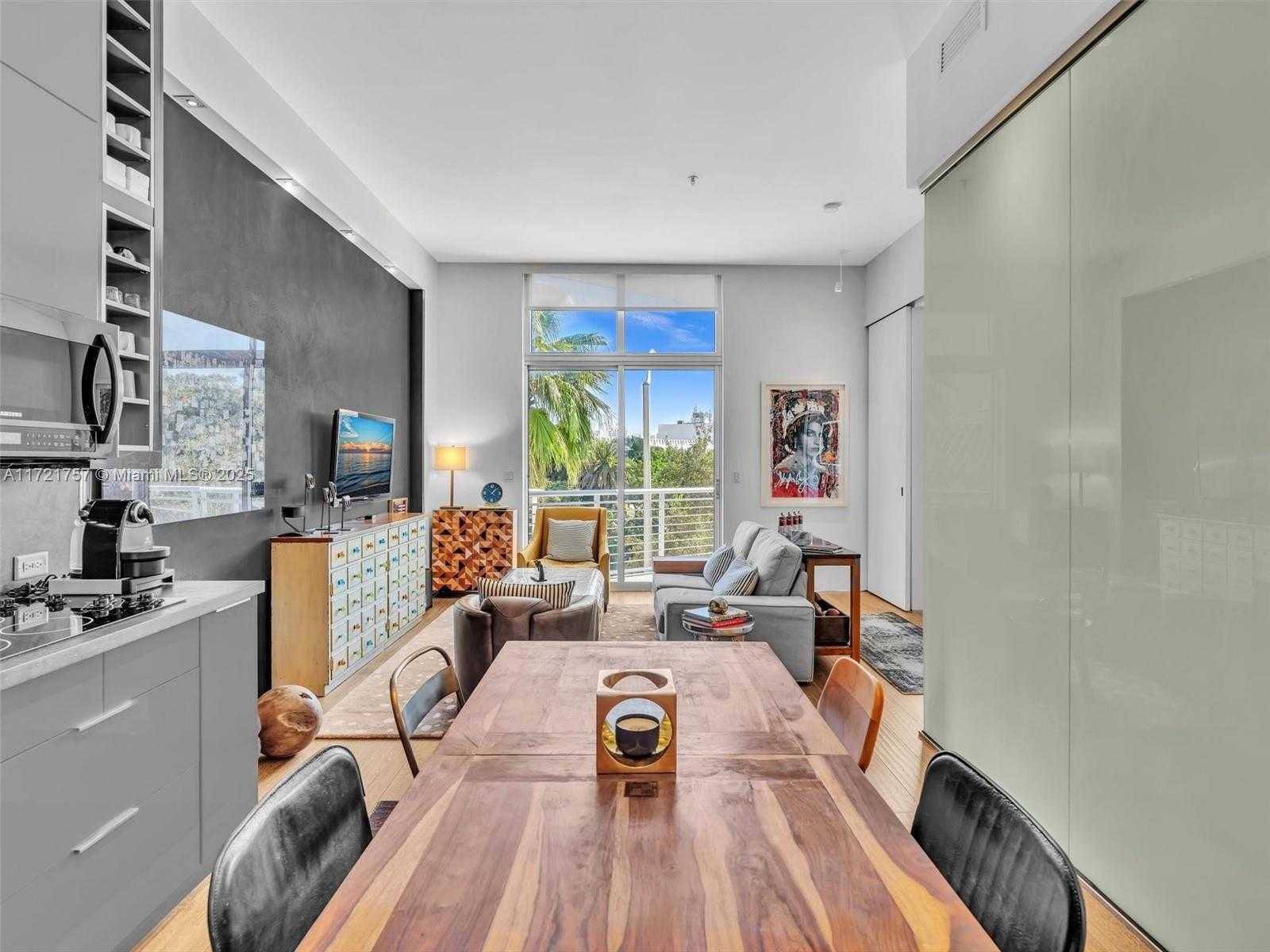 Small Image of 2001 MERIDIAN AVE #404, Miami Beach Number 3