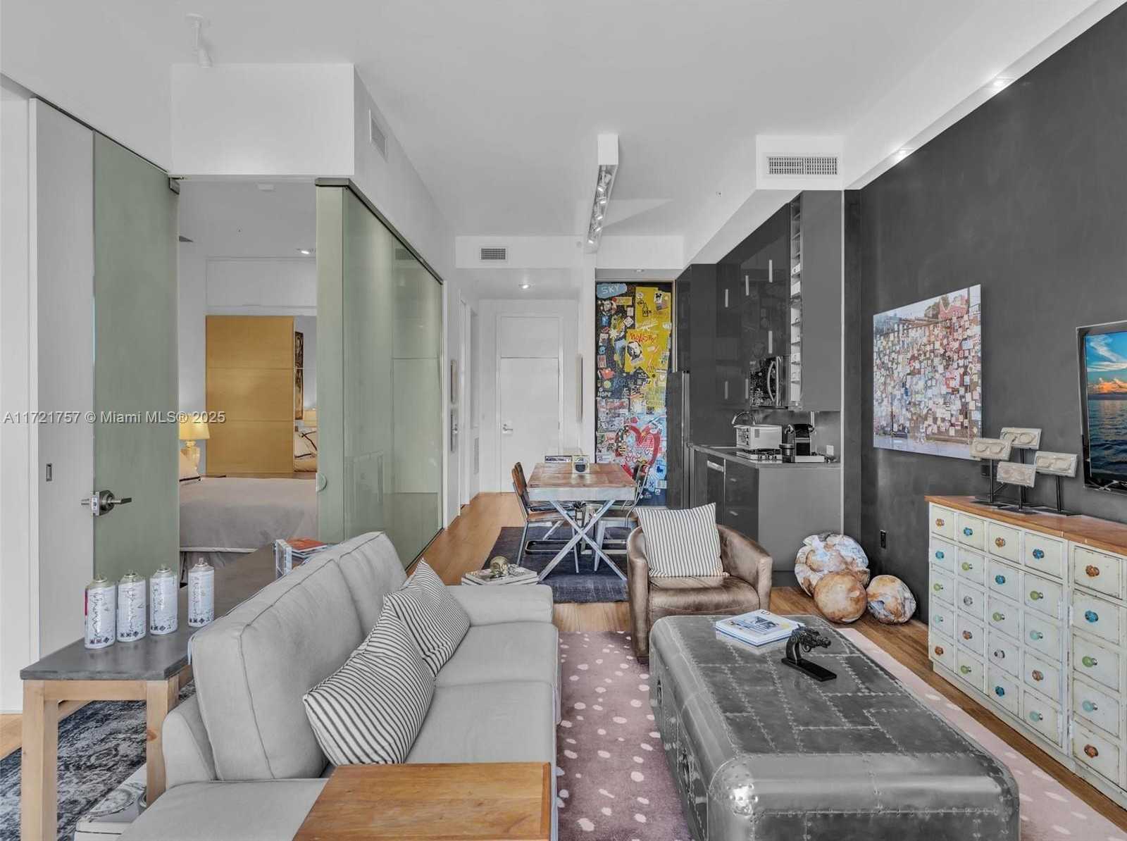 Small Image of 2001 MERIDIAN AVE #404, Miami Beach Number 5