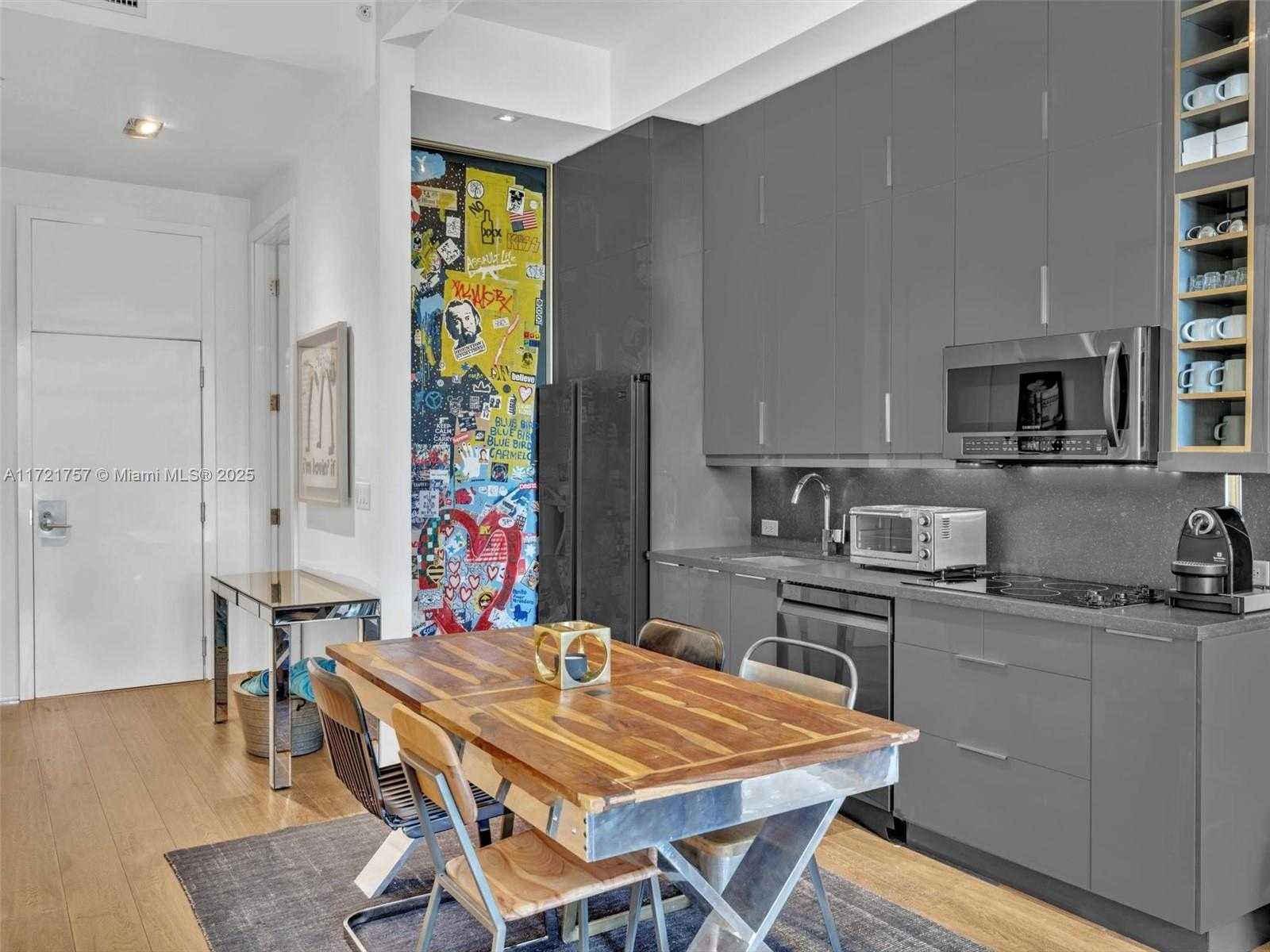 Small Image of 2001 MERIDIAN AVE #404, Miami Beach Number 9