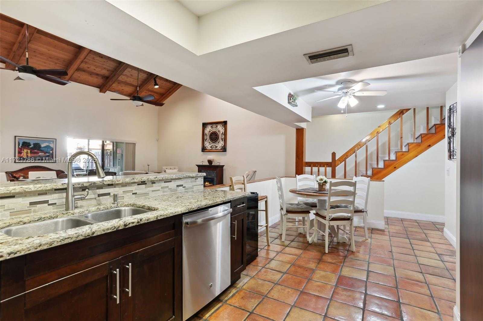 Small Image of 3339 OAK DR, Hollywood Number 13
