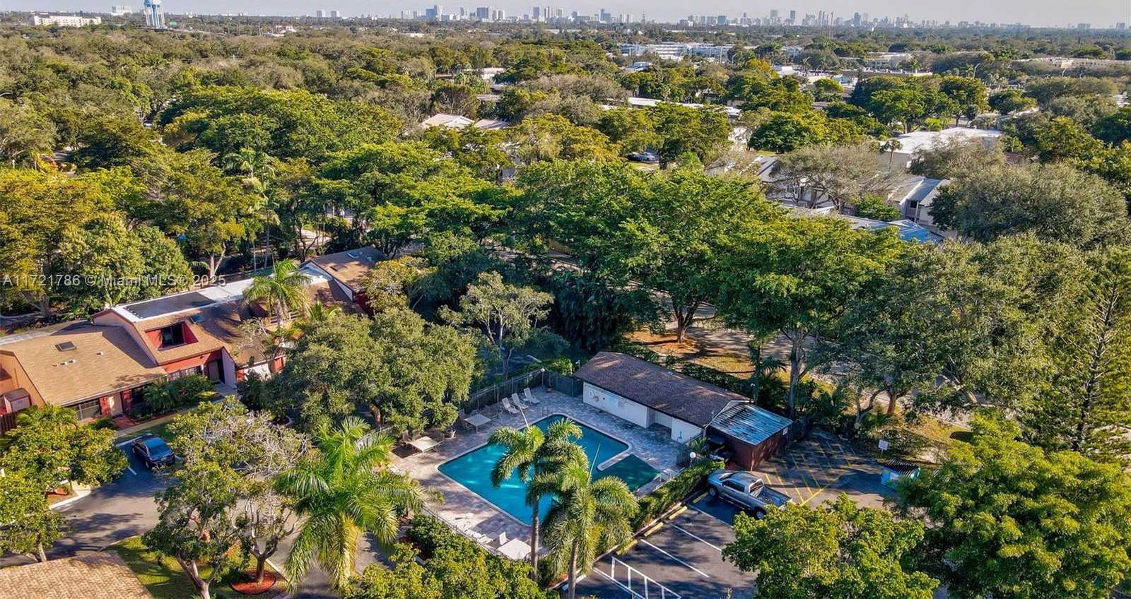 Small Image of 3339 OAK DR, Hollywood Number 20